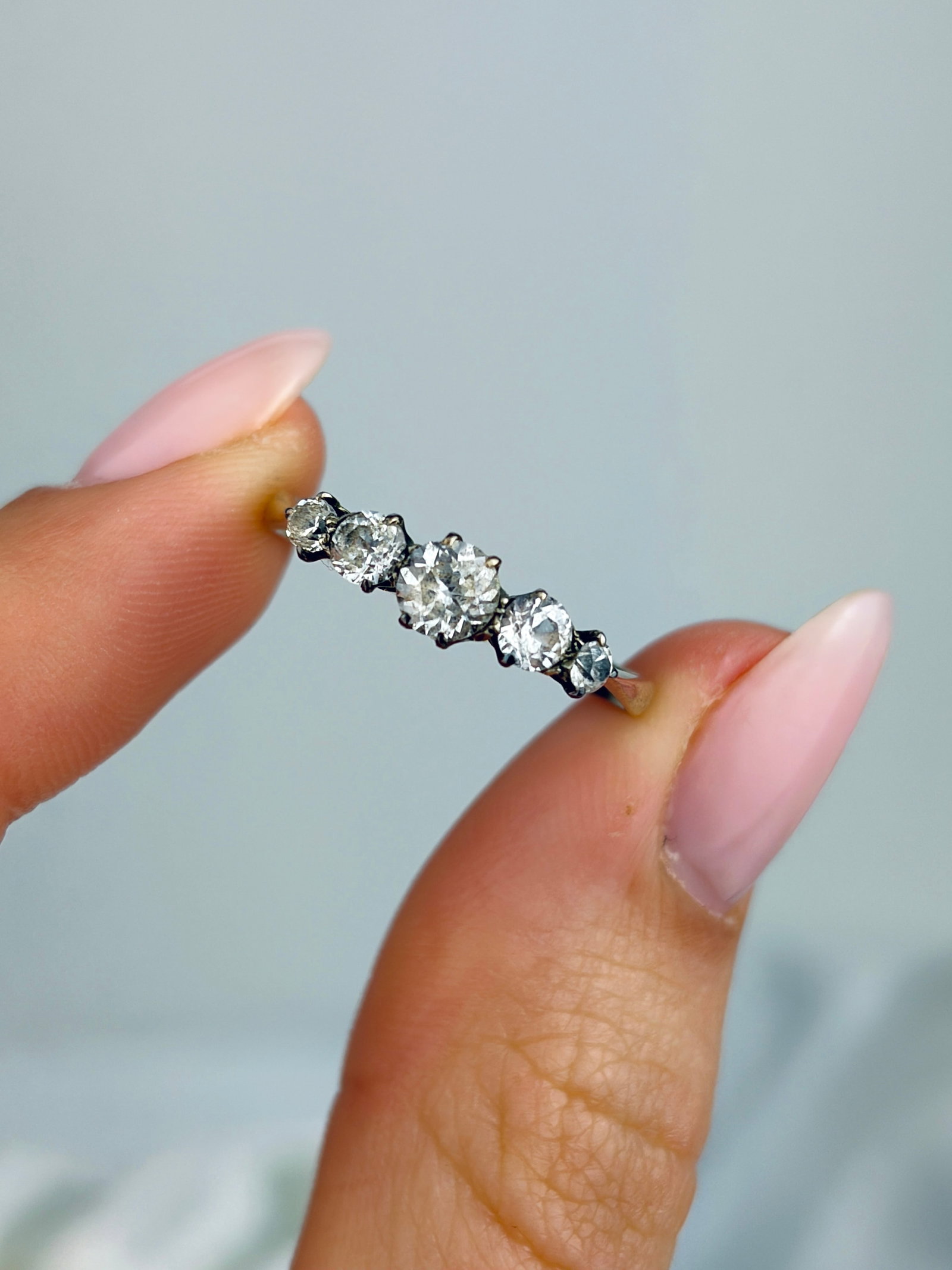 ANTIQUE 9CT YELLOW GOLD DIAMOND 5 STONE RING - 5