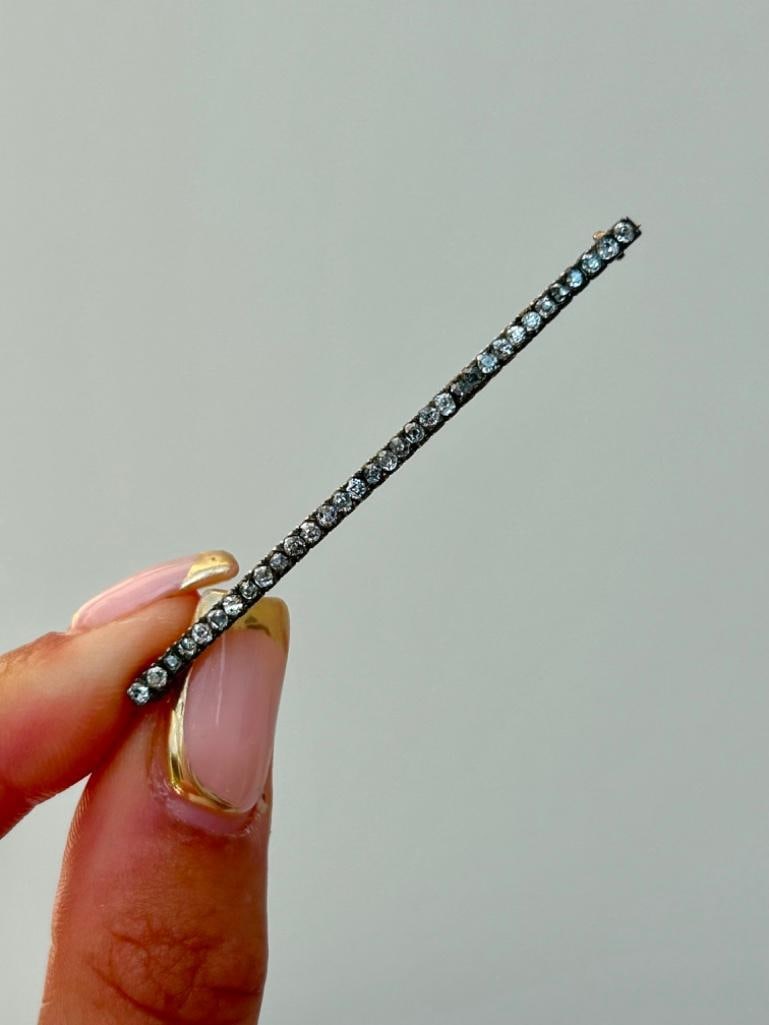 Large Antique Rose Cut Diamond Bar Brooch Pin in Gold: Large Antique Rose Cut Diamond Bar Brooch Pin in Gold Wonderful Long Diamond Brooch, Truly Lovely! measurements: length 61mm width 2mm weight 3.21g 