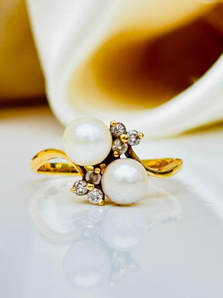 Sweet 18ct Yellow Gold Pearl and Diamond Crossover Ring (1 of 8)