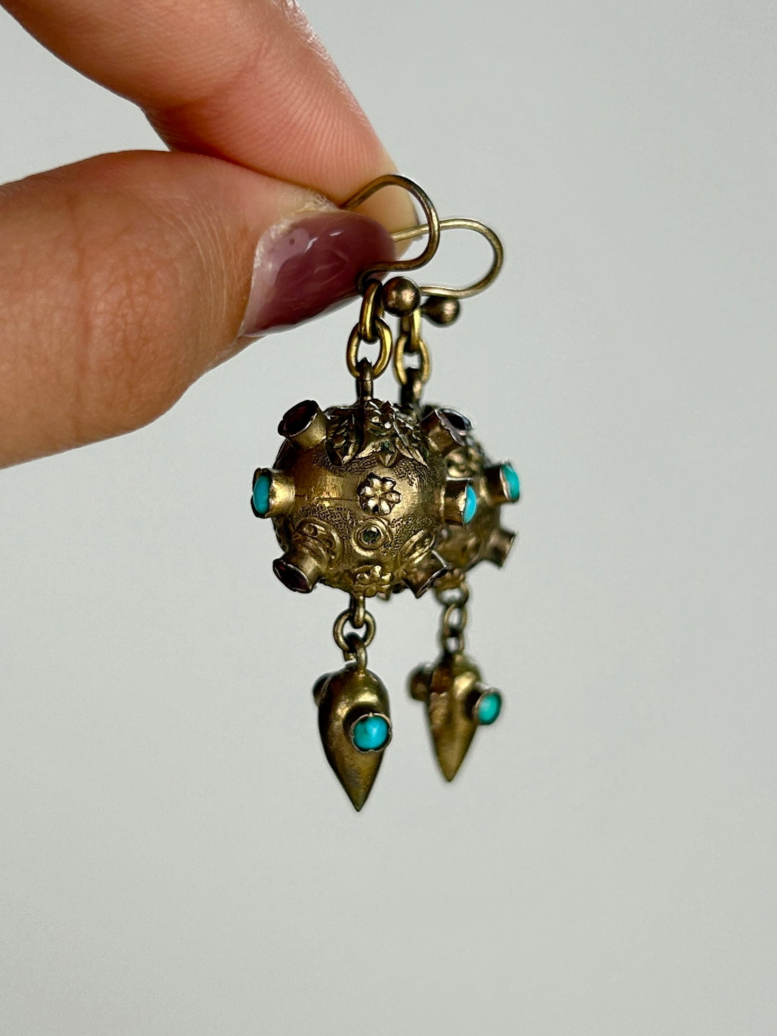 Victorian Turquoise and Flat Cut Garnet Sputnik Earrings in Gilt Metal - 2