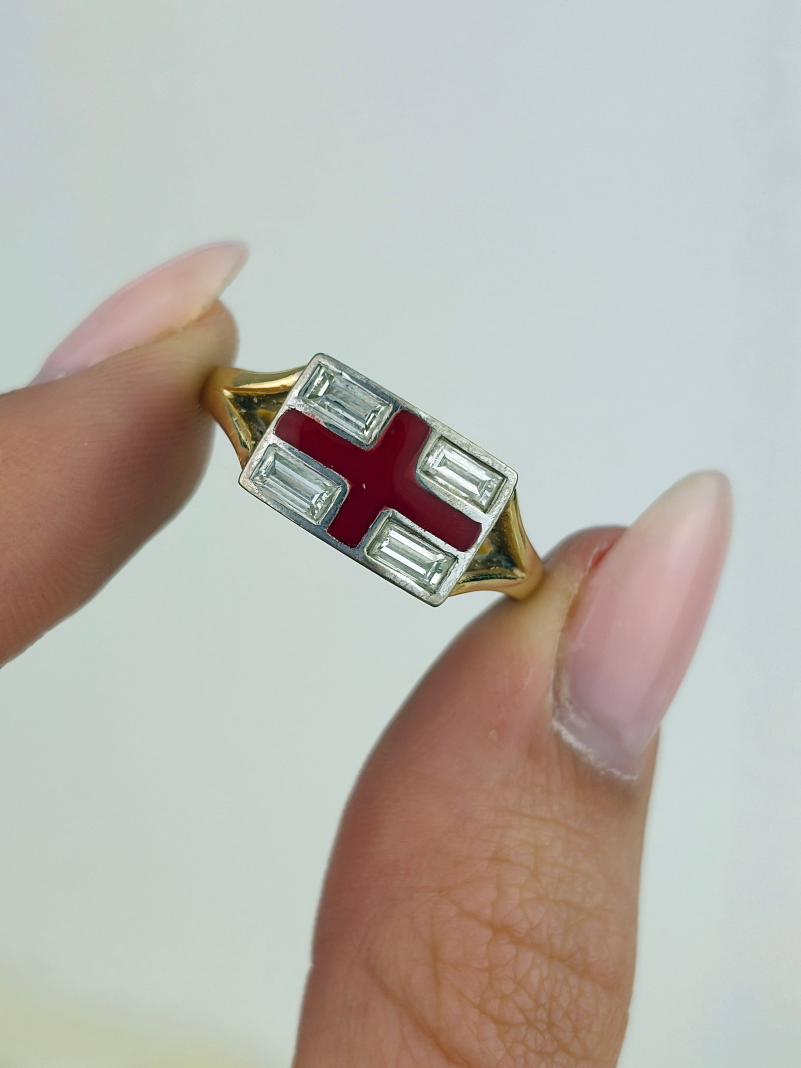 VINTAGE 18CT GOLD DIAMOND AND RED ENAMEL ST GEORGE'S FLAG RING - 5