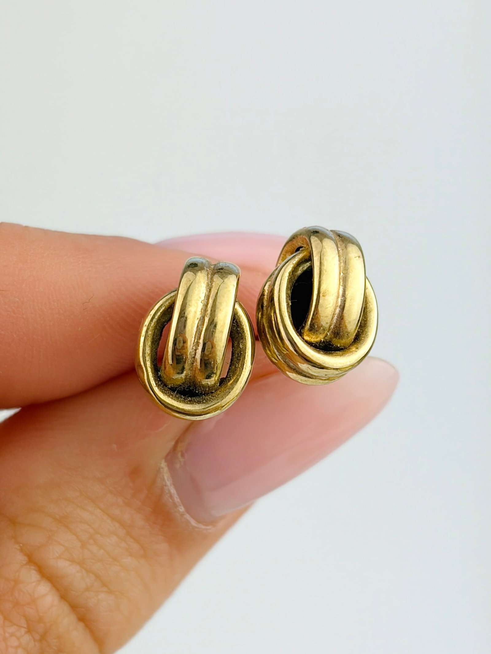VINTAGE 9CT YELLOW GOLD TWISTED KNOT STUD EARRINGS (1 of 5)