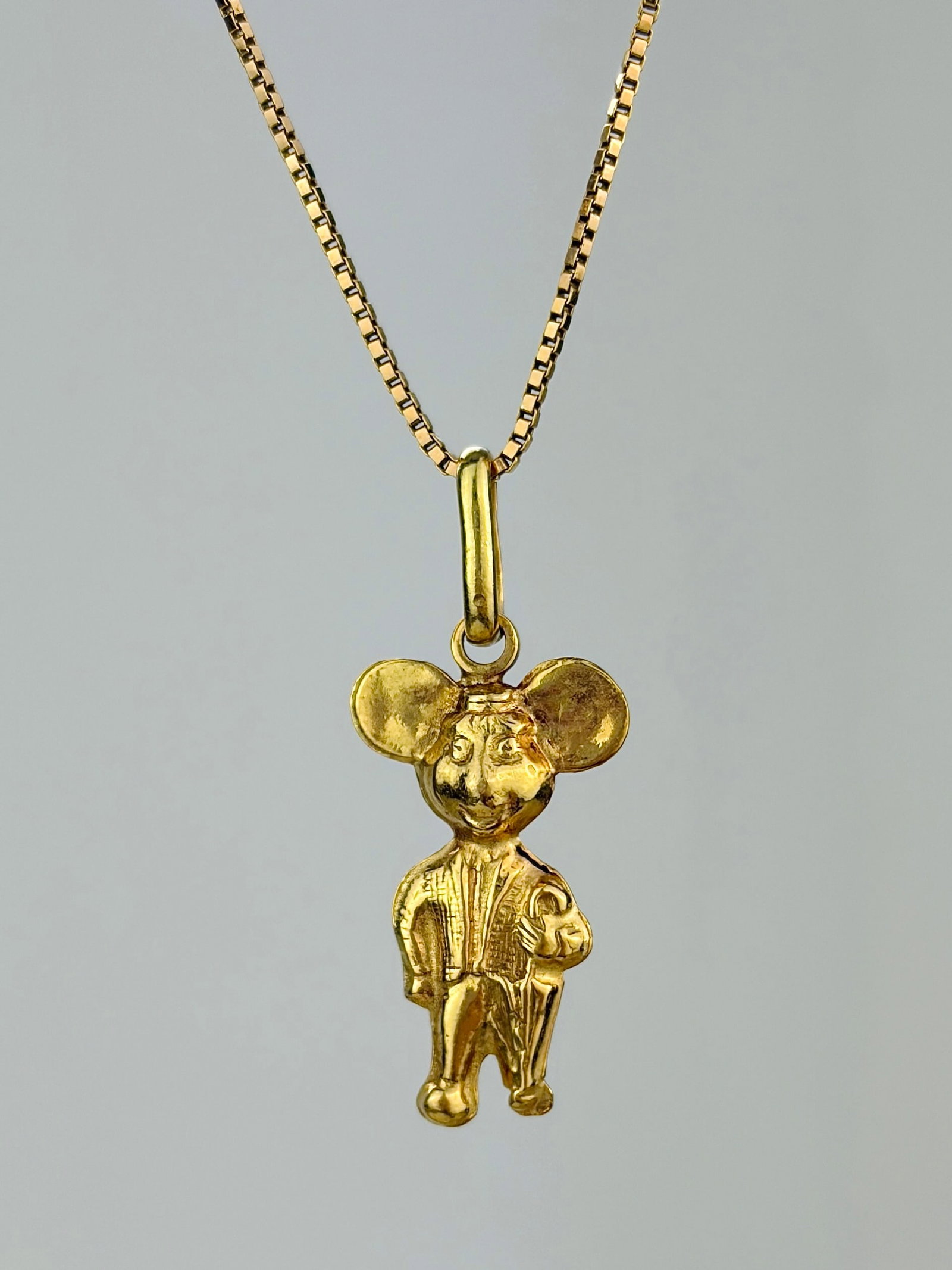 VINTAGE 22CT YELLOW GOLD MICKEY MOUSE PENDANT ON CHAIN (1 of 6)