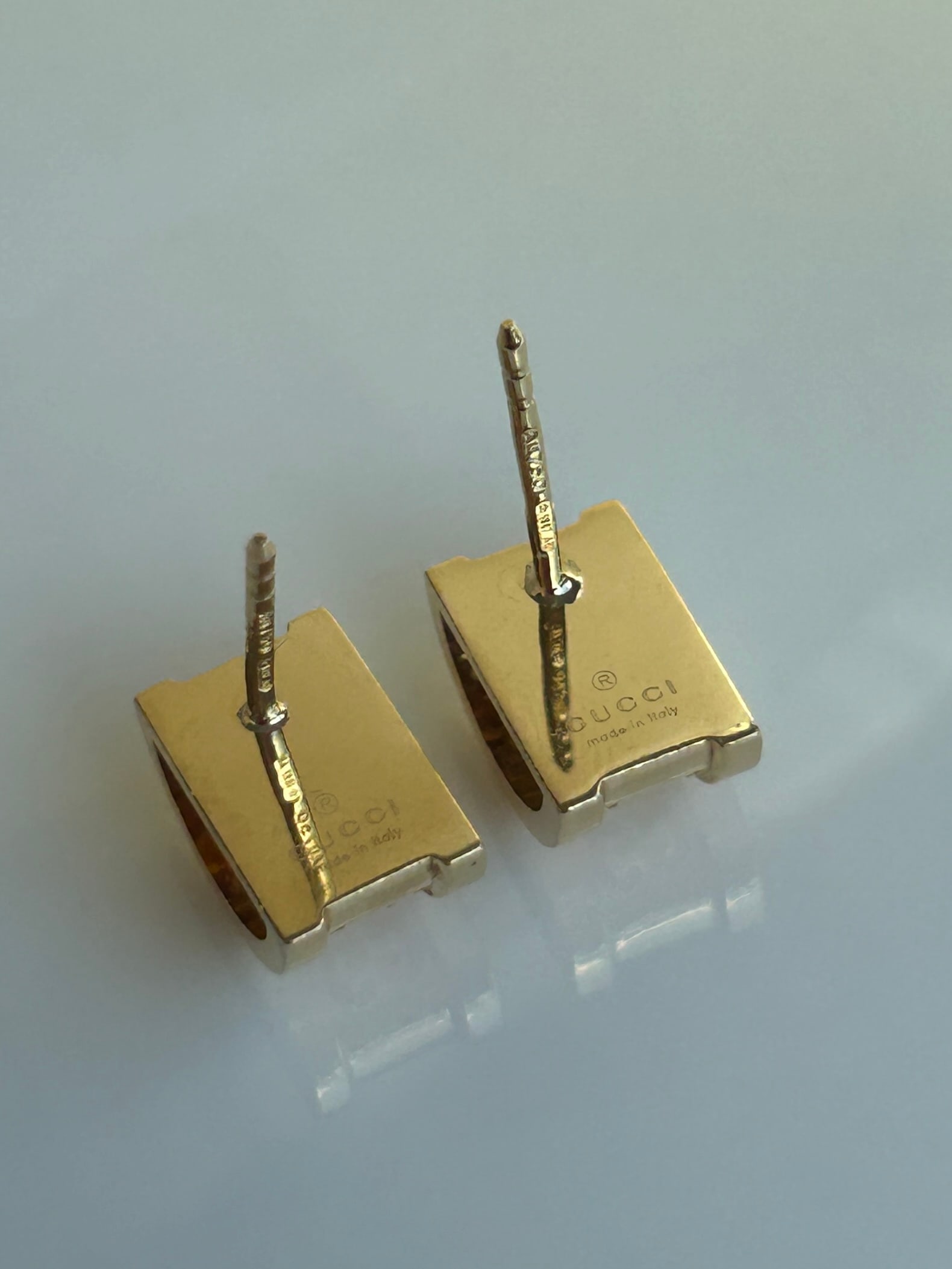 GUCCI Icon 18ct Yellow Gold Stud Earrings in Gucci Box - 2