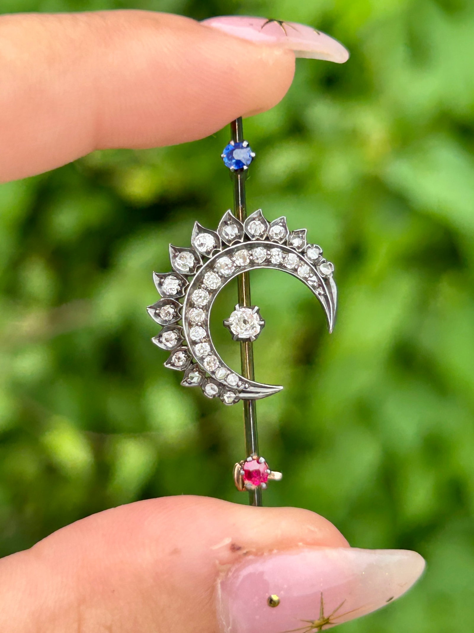 Antique double row diamond crescent brooch with diamond center and ruby and sapphire ends in gold - 10