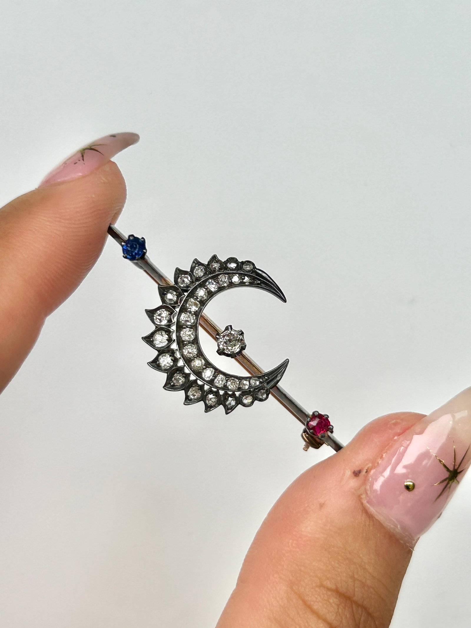 Antique double row diamond crescent brooch with diamond center and ruby and sapphire ends in gold - 7