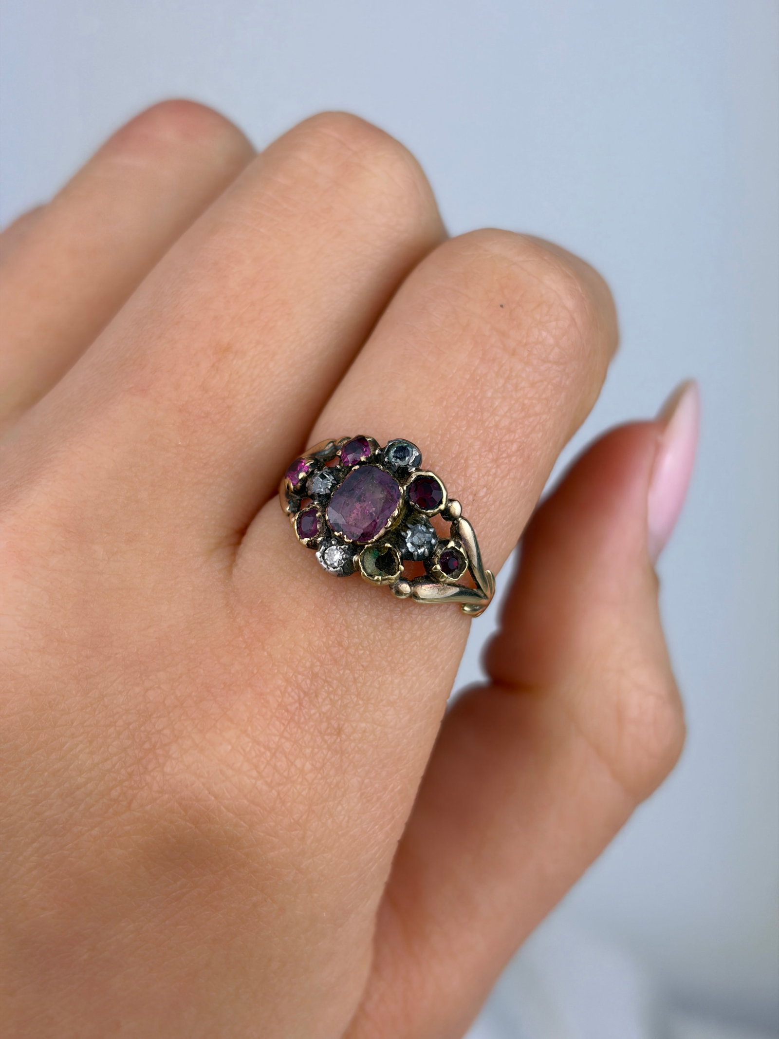 ANTIQUE GOLD RUBY AND PASTE CLUSTER RING - 8