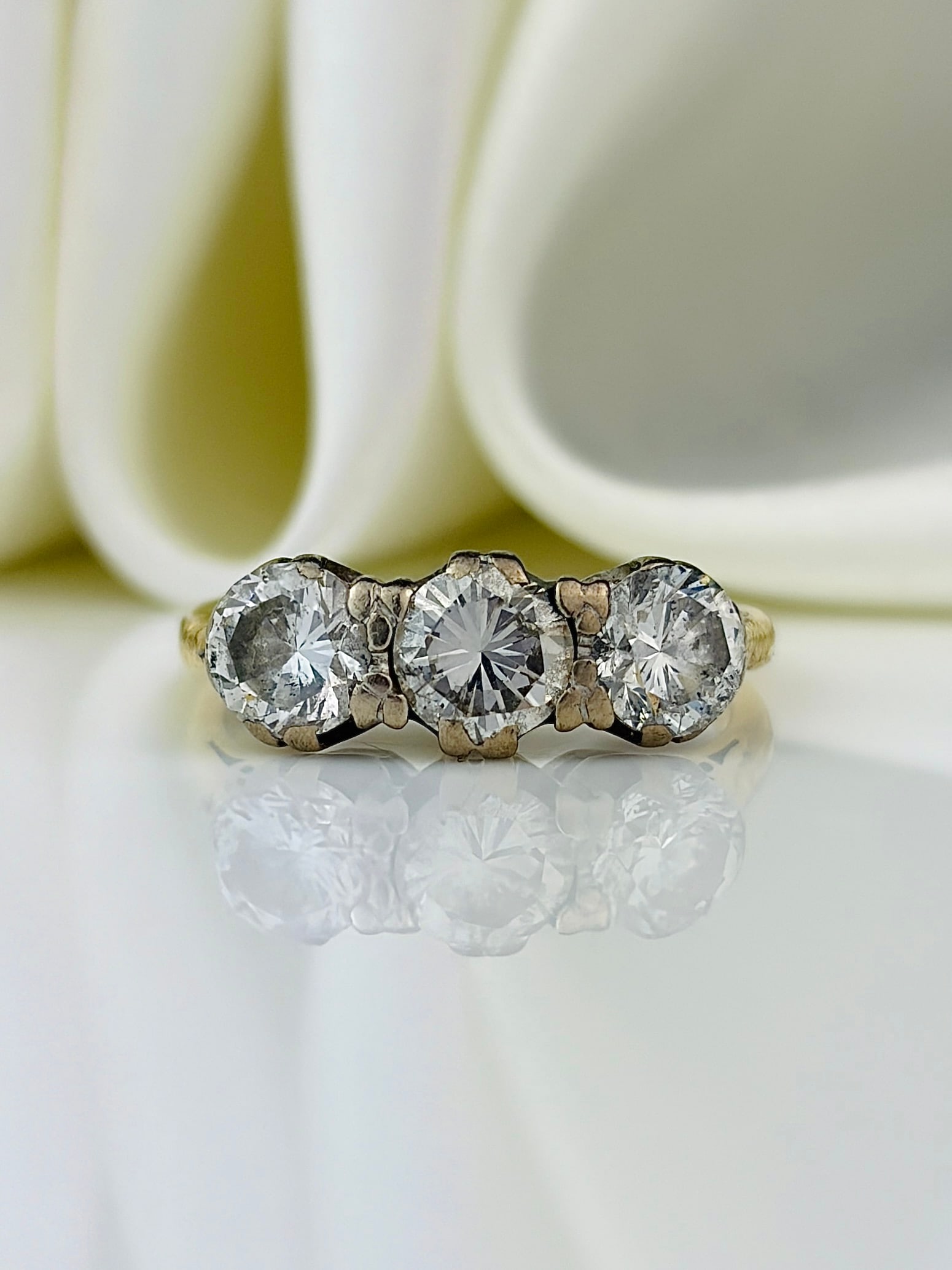 VINTAGE 18CT YELLOW GOLD 1.70CT DIAMOND 3 STONE RING (1 of 11)