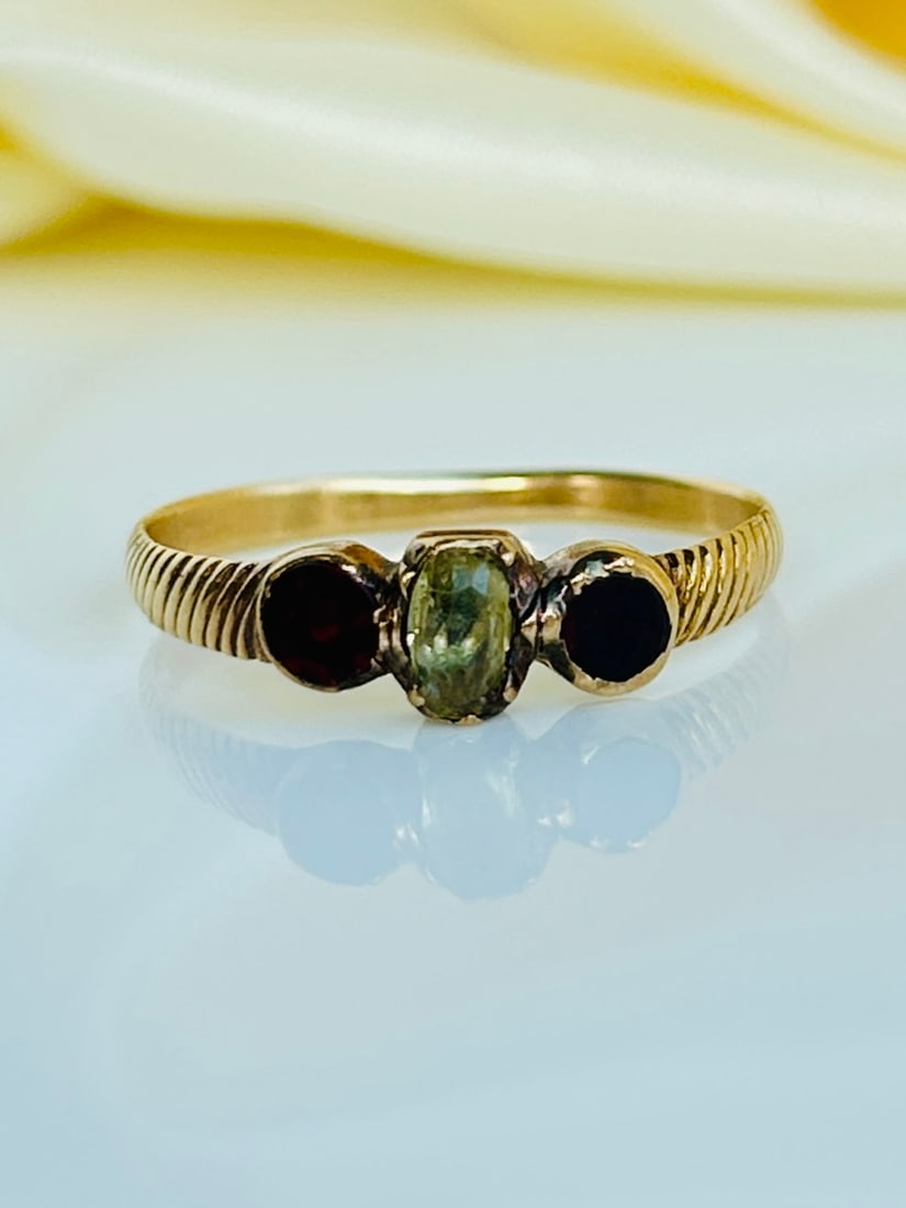 Georgian Chrysoberyl and Flat Cut Garnet Three Stone Gold Ring with Fancy Shoulders (1 of 8)