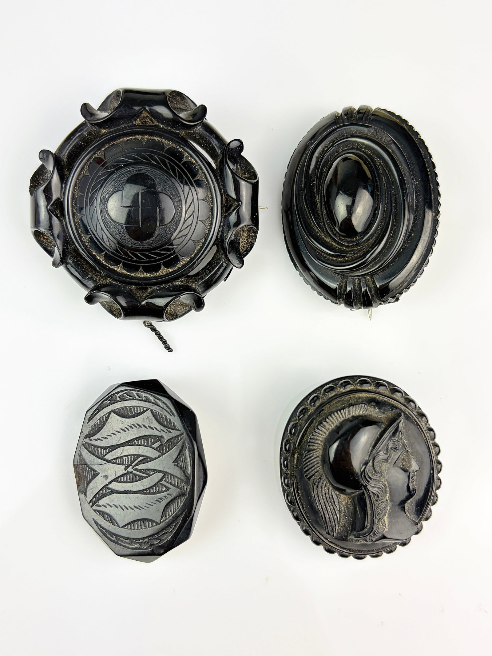 4X CARVED JET BROOCHES (1 of 5)