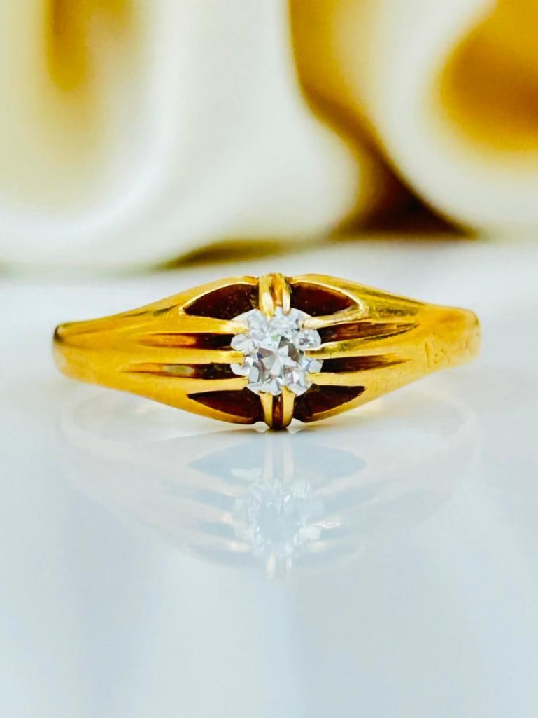 Chunky 18ct Yellow Gold Diamond Buttercup / Belcher Style Ring (1 of 8)