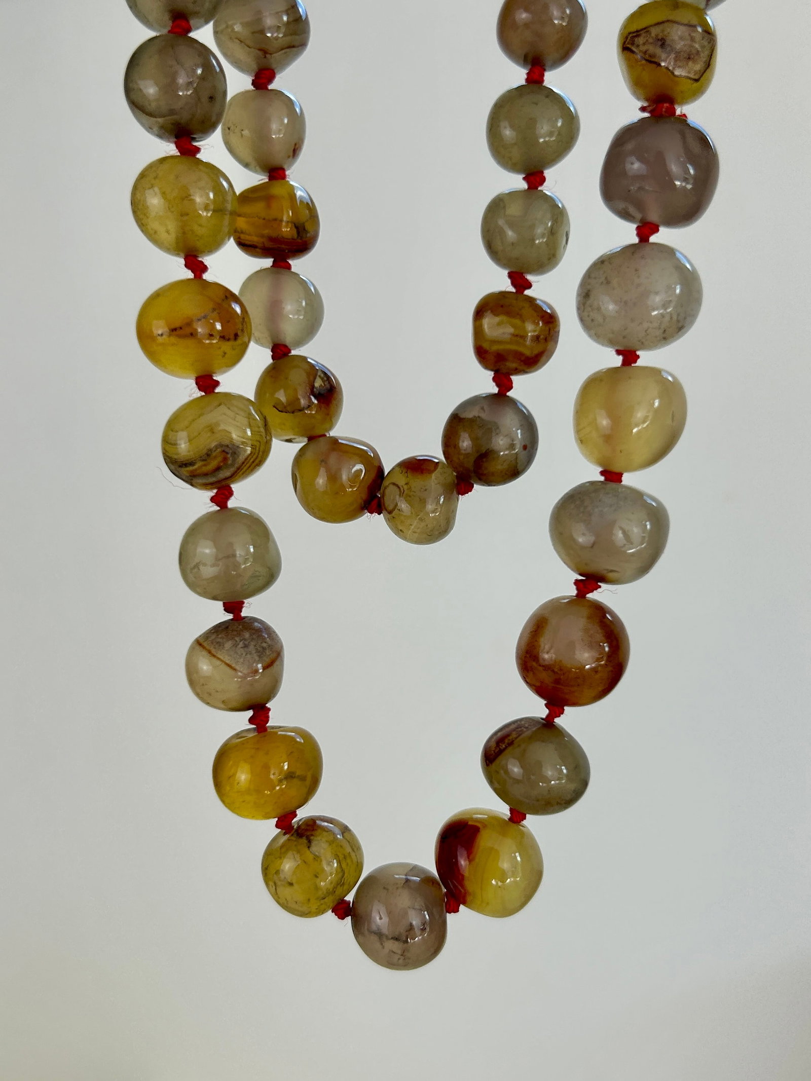 EXTRA Long Agate Bead Necklace: EXTRA Long Agate Bead Necklace Length 130cm Weight 369g Largest bead 17x15mm