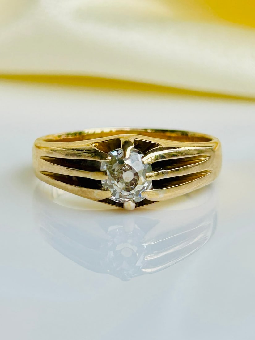 Antique C.1904 .50pt Diamond Belcher Ring in 18ct Yellow Gold: Antique C.1904 .50pt Diamond Belcher Ring in 18ct Yellow Gold Weight: 4.75g Size: UK M, US 6.5 Height 6.5mm Height off Finger: 4mm Hallmarks: C.1904, London, 18ct Fully Hallmarked Condition: The
