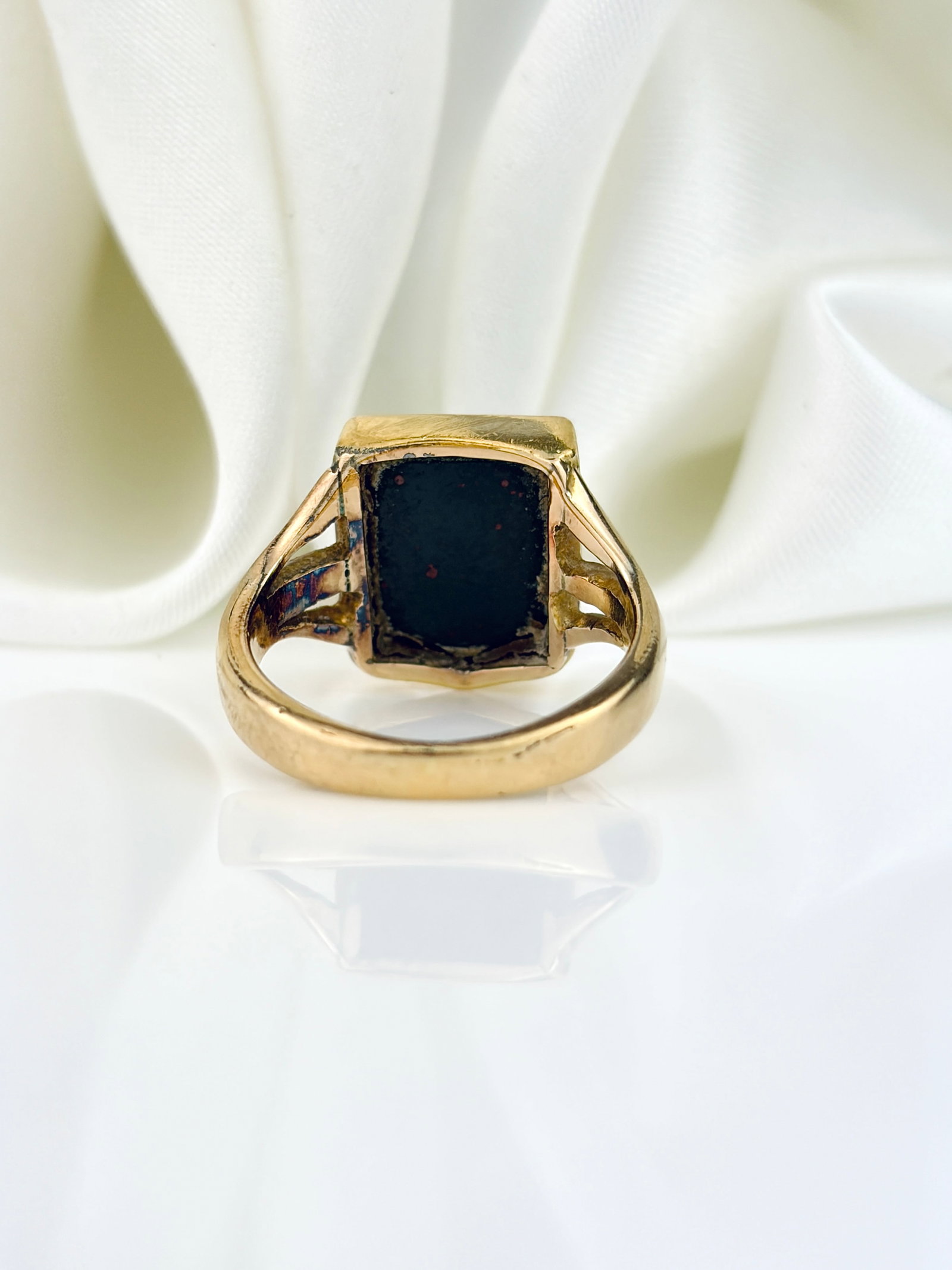 CHUNKY ANTIQUE 18CT YELLOW GOLD BLOODSTONE SHIELD SIGNET RING - 3