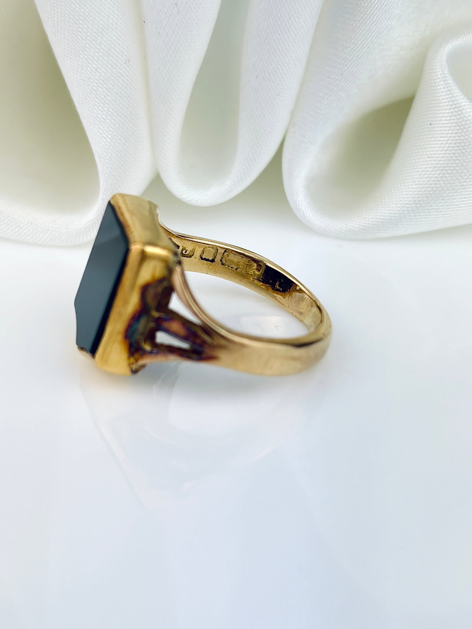 CHUNKY ANTIQUE 18CT YELLOW GOLD BLOODSTONE SHIELD SIGNET RING - 4