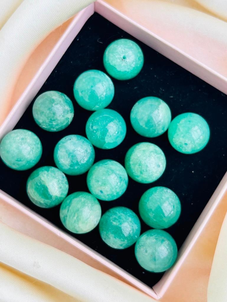 Job Lot Large Carved Jade Beads (1 of 2)