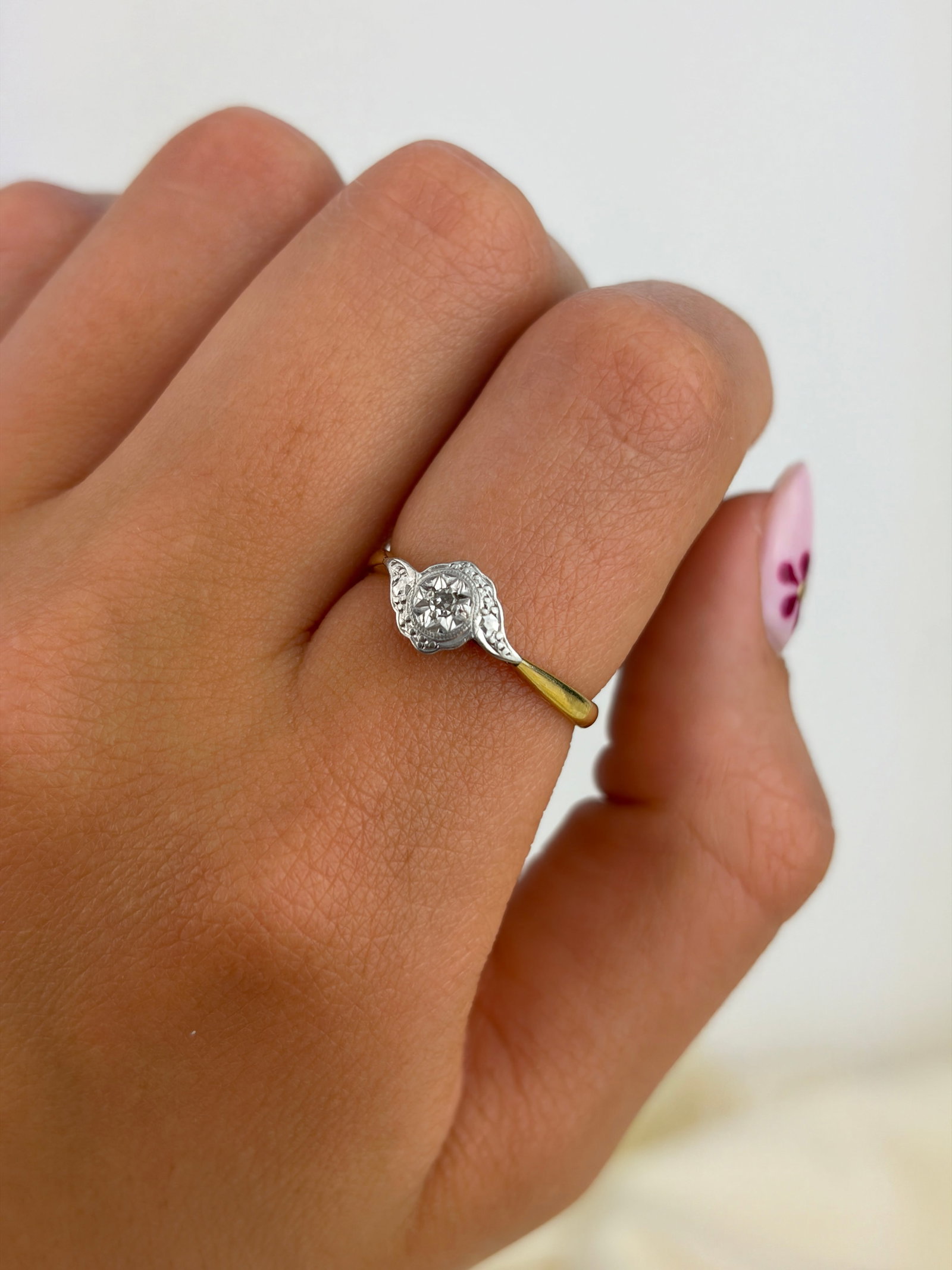 ANTIQUE ART DECO 18CT GOLD AND PLATINUM DIAMOND STAR SET RING - 9