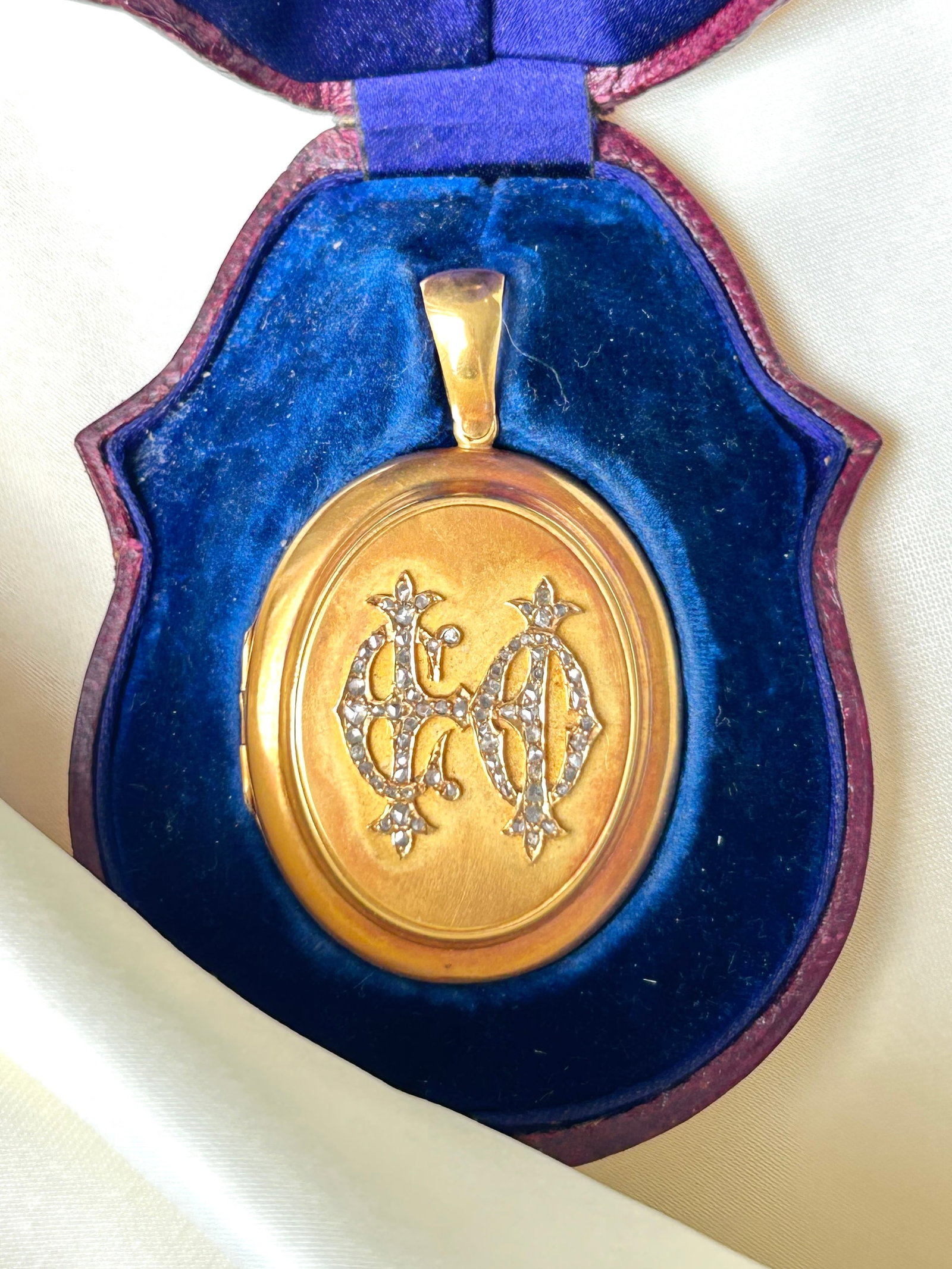 outstanding antique c1814 18ct gold rose cut diamond monogram locket pendant in fitted box - 2