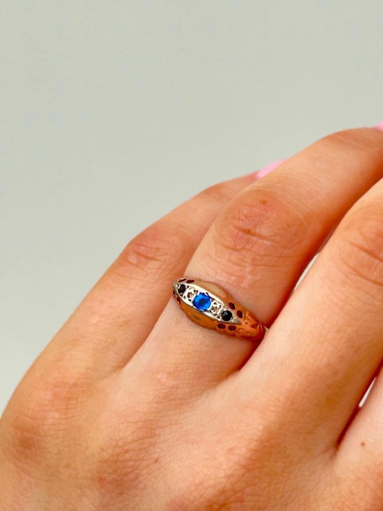 Sweet 9ct Gold Sapphire and Diamond 5 Stone Ring - 2