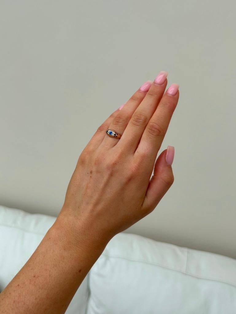 Sweet 9ct Gold Sapphire and Diamond 5 Stone Ring - 3