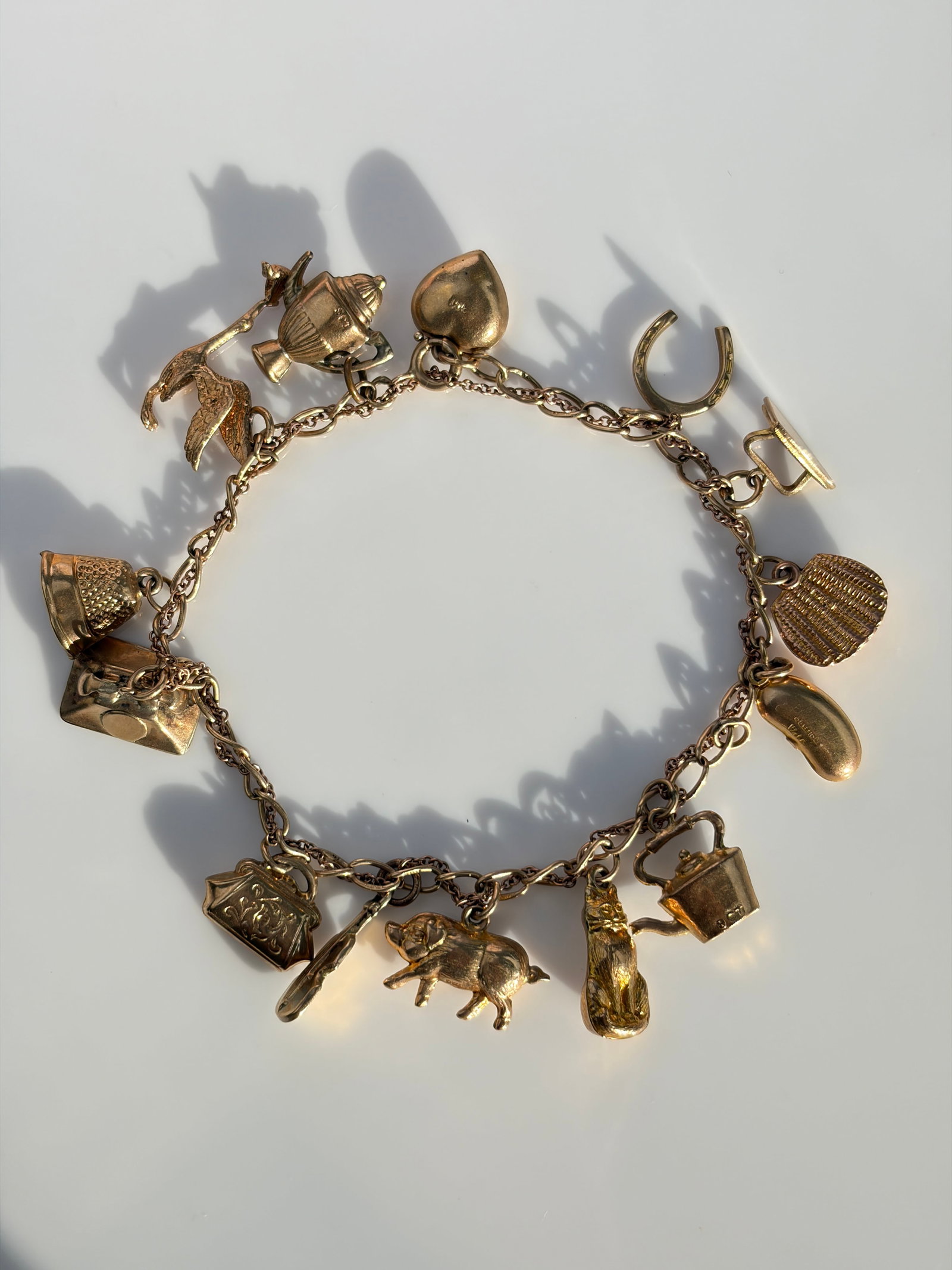 VINTAGE 9CT YELLOW GOLD CHARM BRACELET HORSESHOE, BEAN, HEART ETC: VINTAGE 9CT YELLOW GOLD CHARM BRACELET HORSESHOE, BEAN, HEART ETC