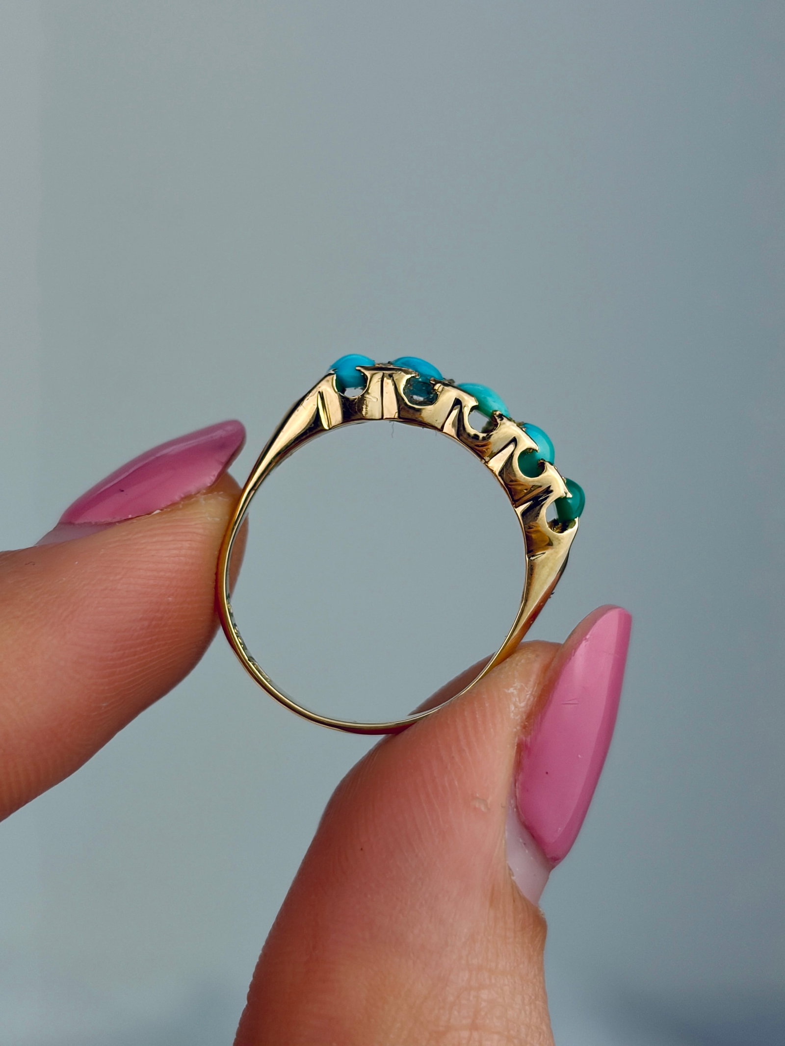 ANTIQUE 18CT YELLOW GOLD TURQUOISE 5 STONE RING - 6