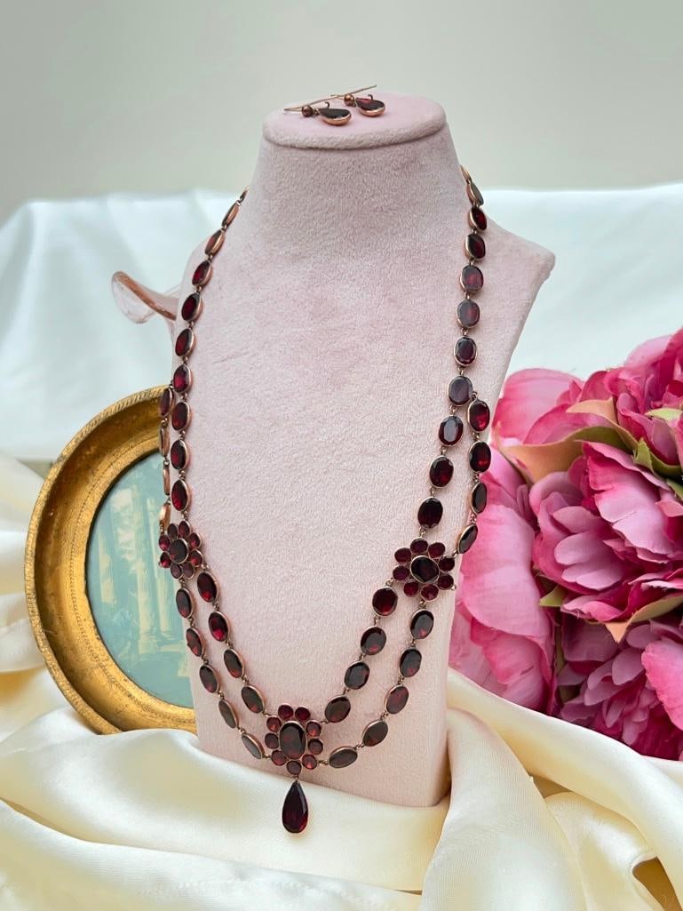 Antique flat cut garnet necklace and earrings set in gold housed in an antique box - 14
