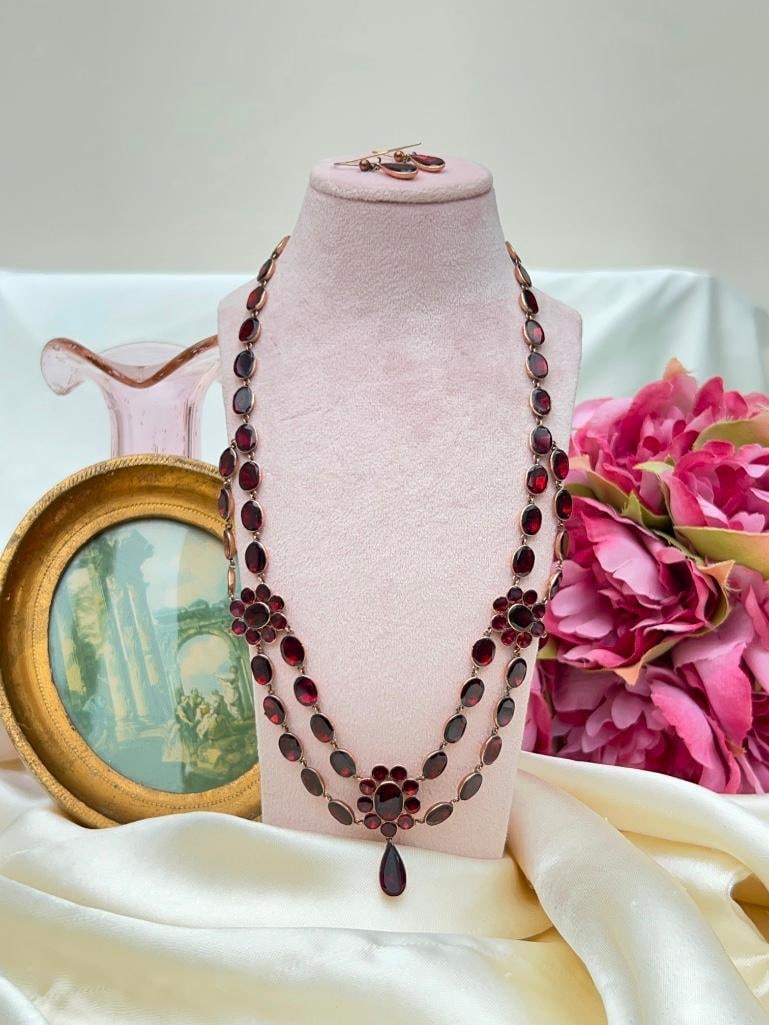 Antique flat cut garnet necklace and earrings set in gold housed in an antique box - 16
