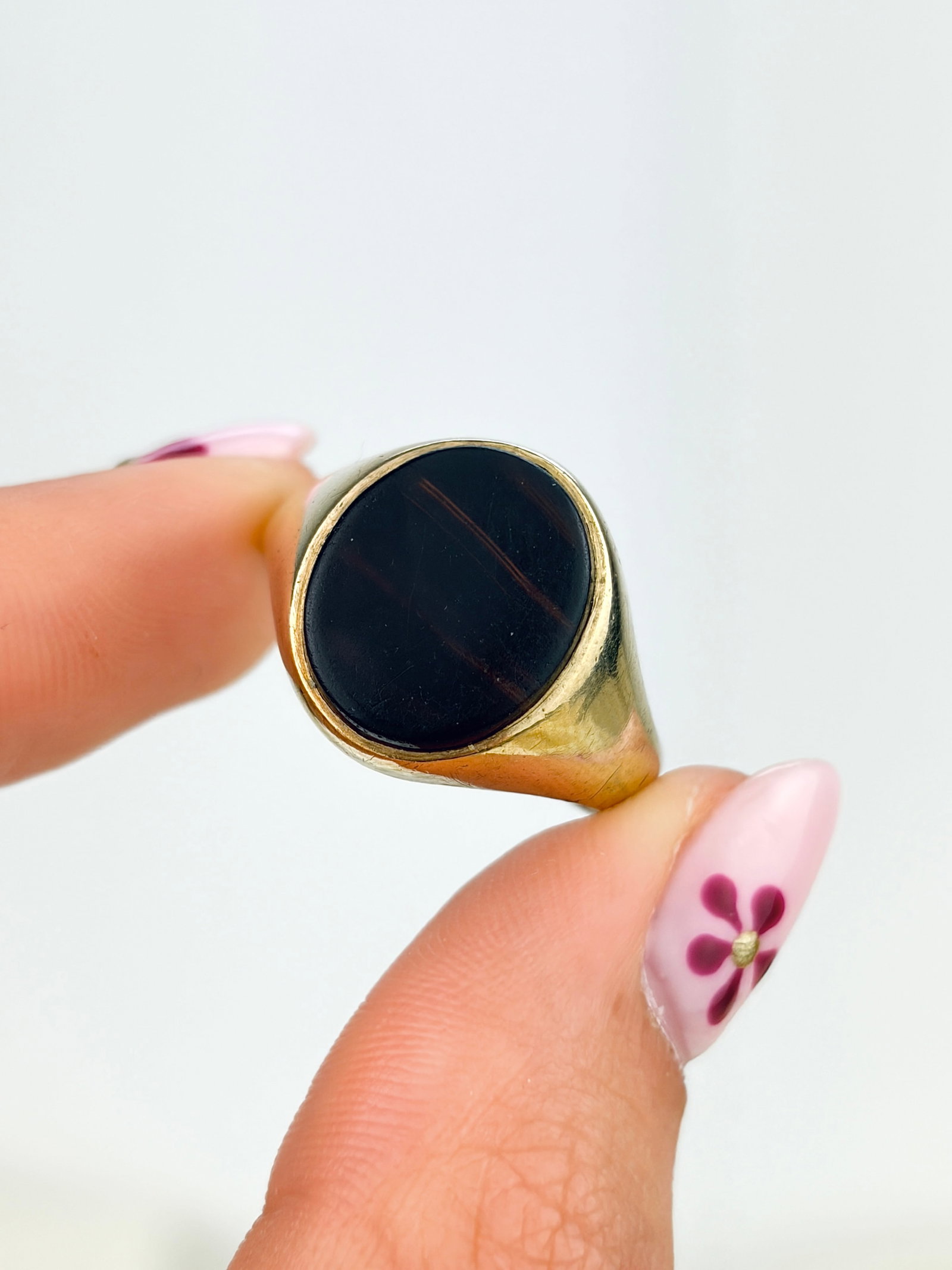 VINTAGE CHUNKY 9CT YELLOW GOLD BLOODSTONE SIGNET RING - 10