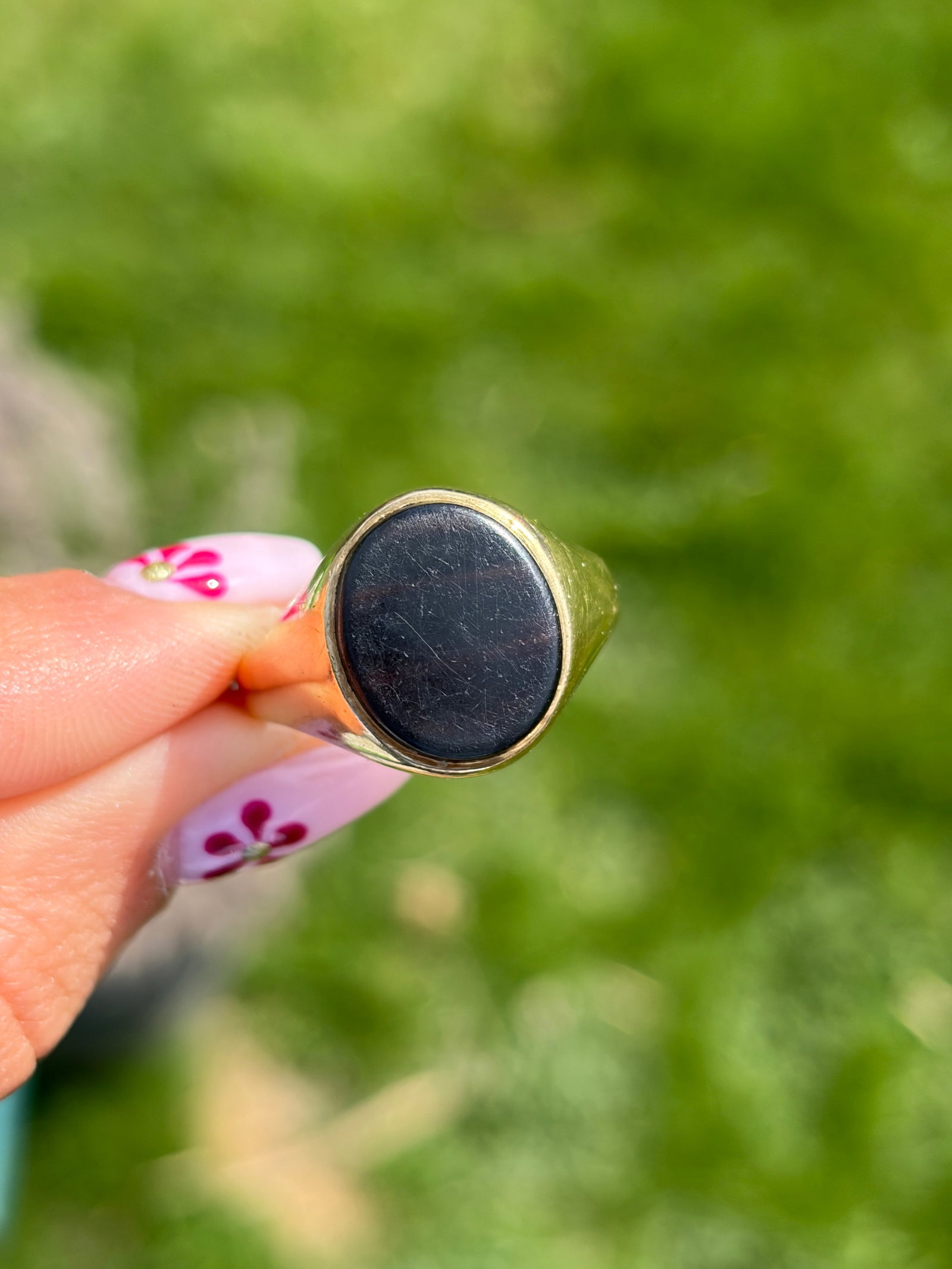 VINTAGE CHUNKY 9CT YELLOW GOLD BLOODSTONE SIGNET RING - 6
