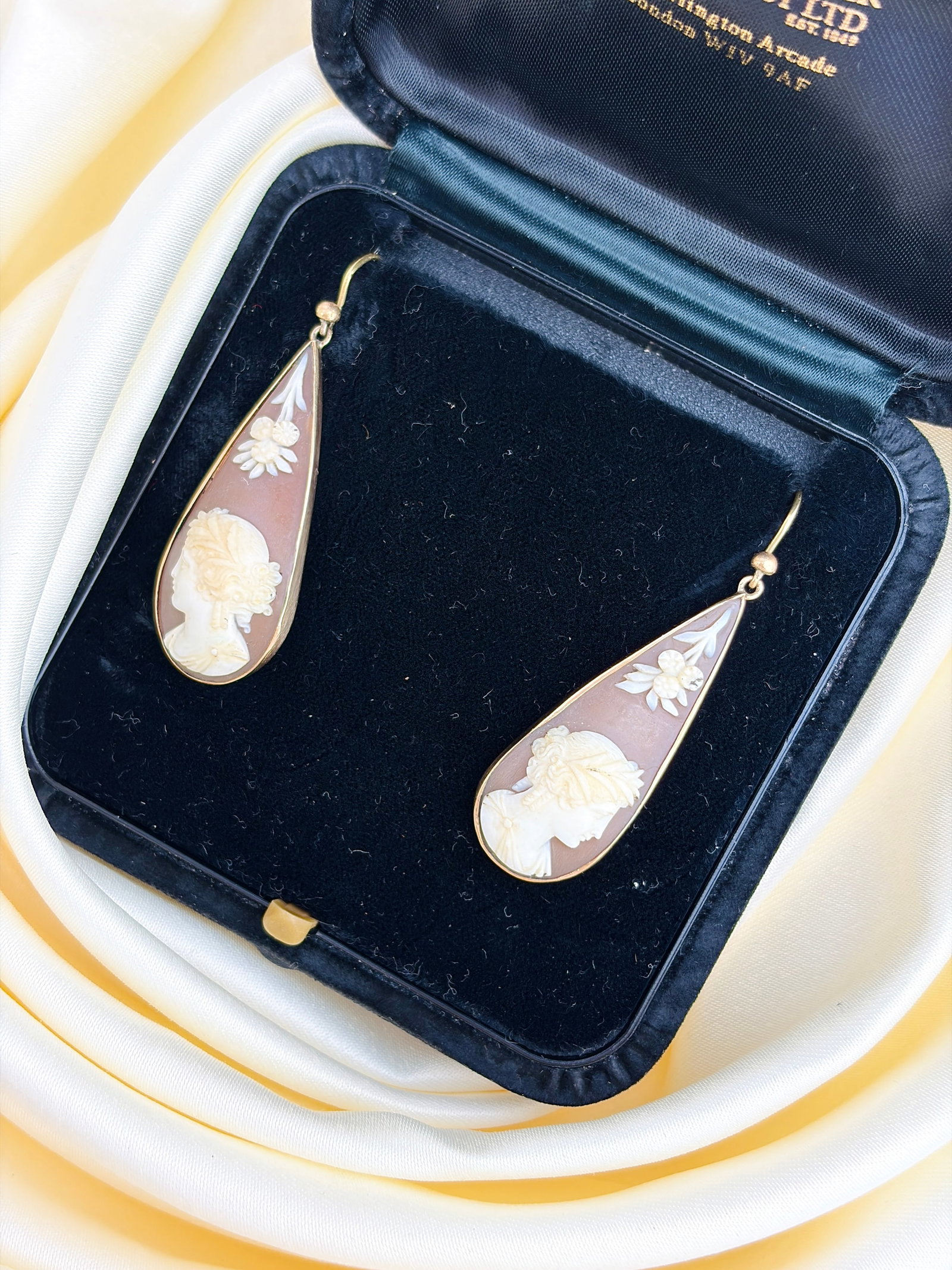 ANTIQUE EARLY VICTORIAN 18CT GOLD CAMEO DROP EARRINGS IN BOX - 5
