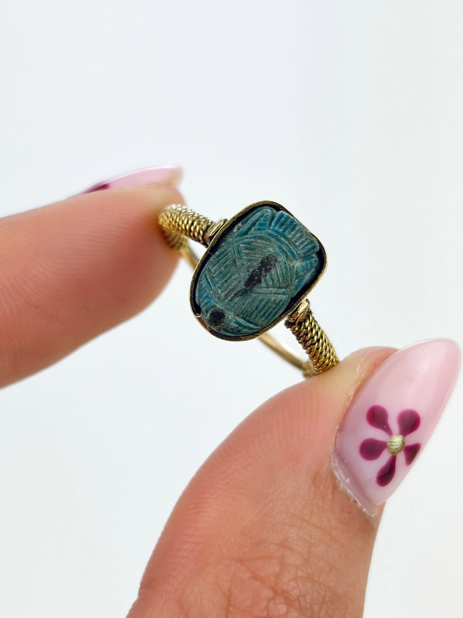 ANTIQUE EGYPTIAN REVIVAL SWIVEL SCARAB RING IN 18CT YELLOW GOLD - 5