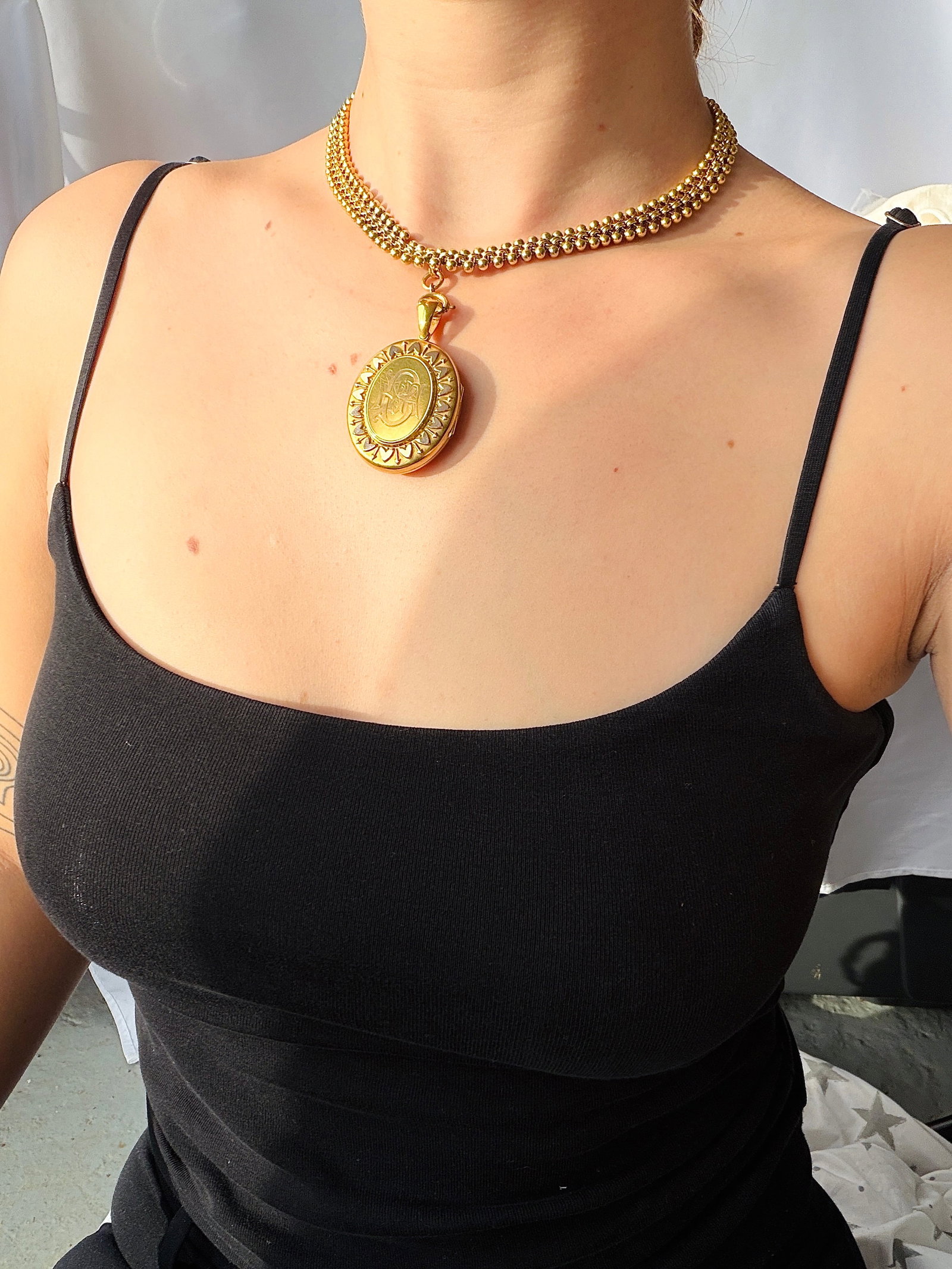 victorian era 18ct yellow gold collar and locket set - 10