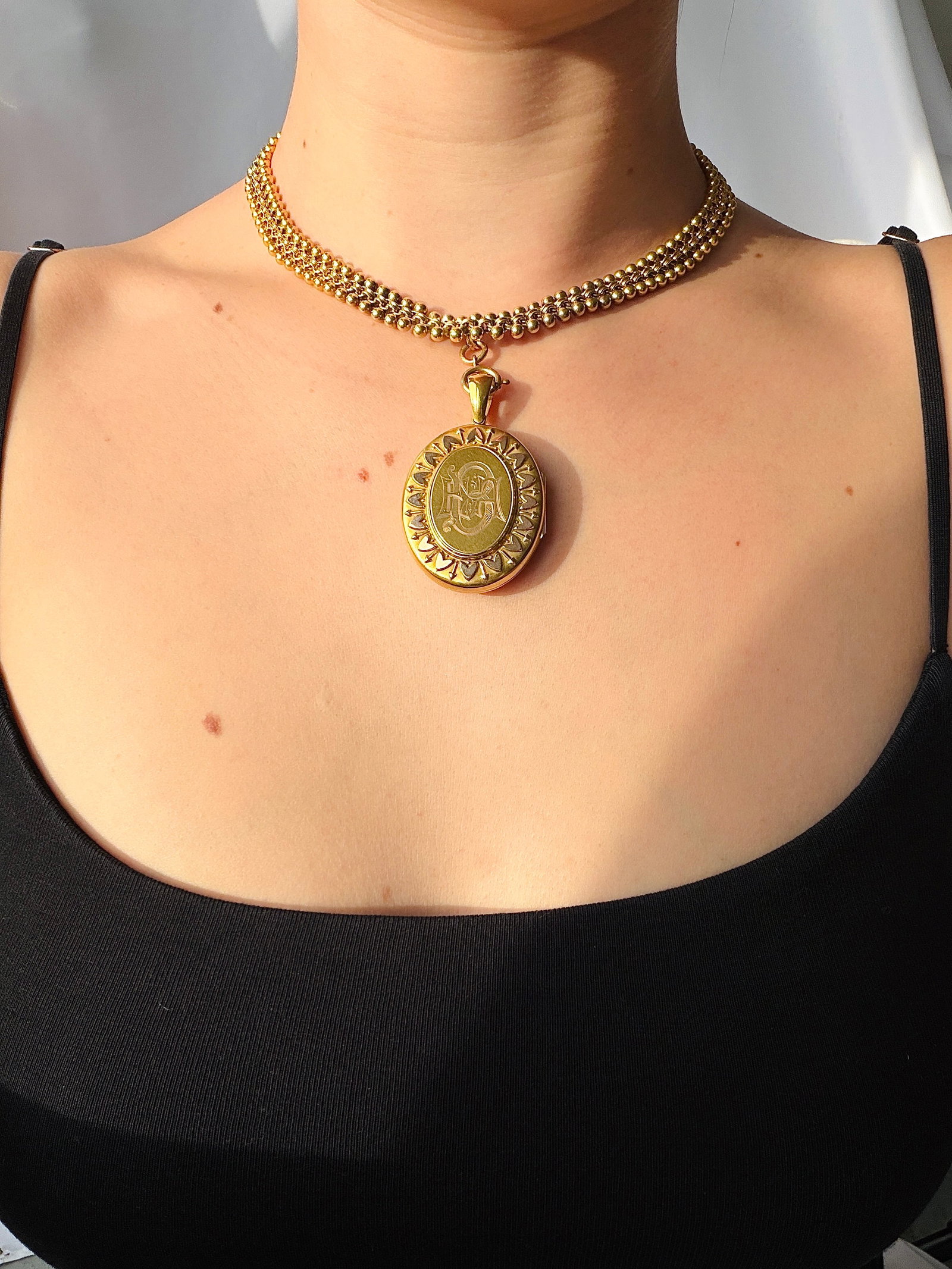 victorian era 18ct yellow gold collar and locket set - 9