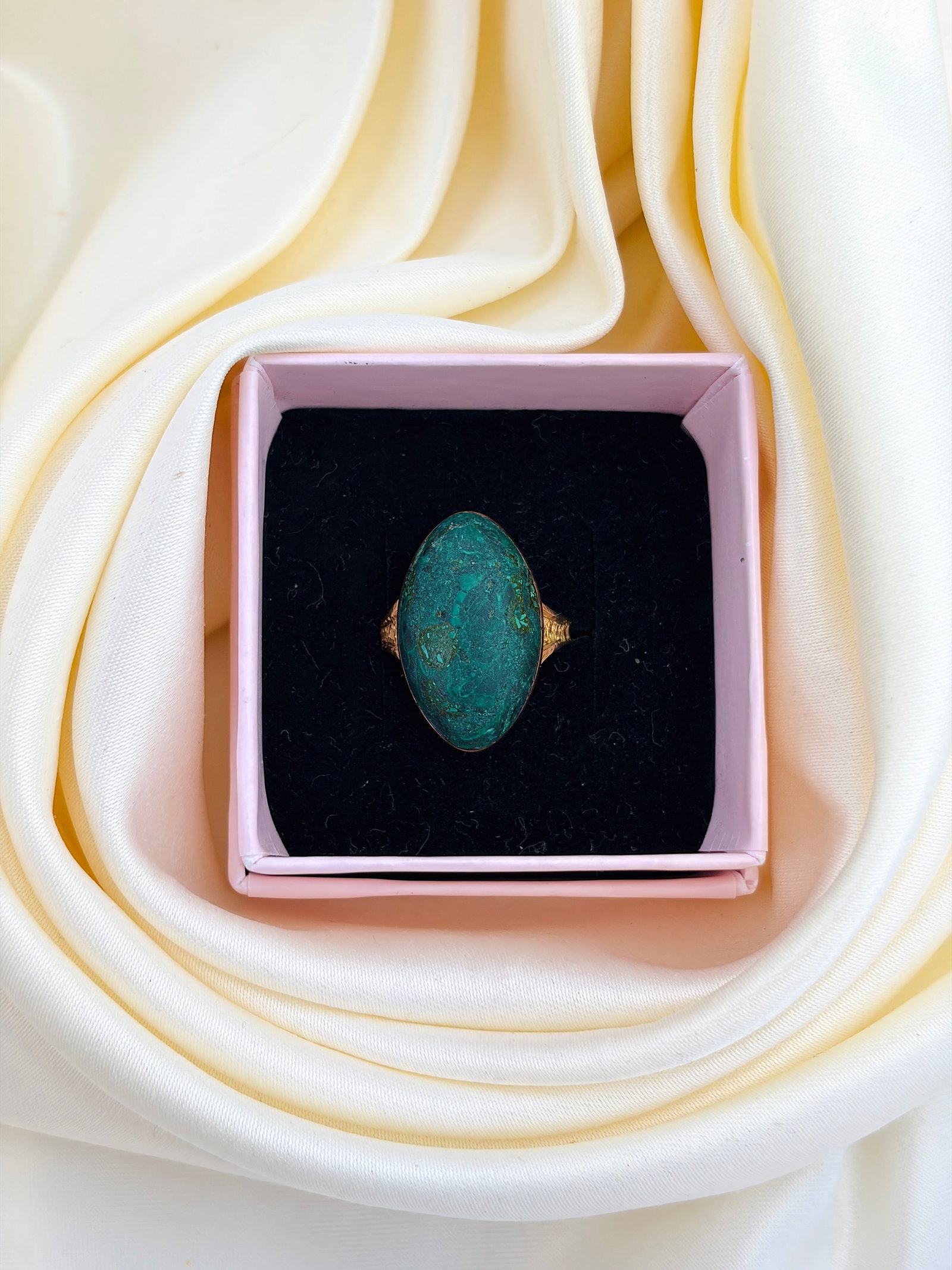ANTIQUE GEORGIAN C.1783 GREEN STONE RING IN GOLD - 10