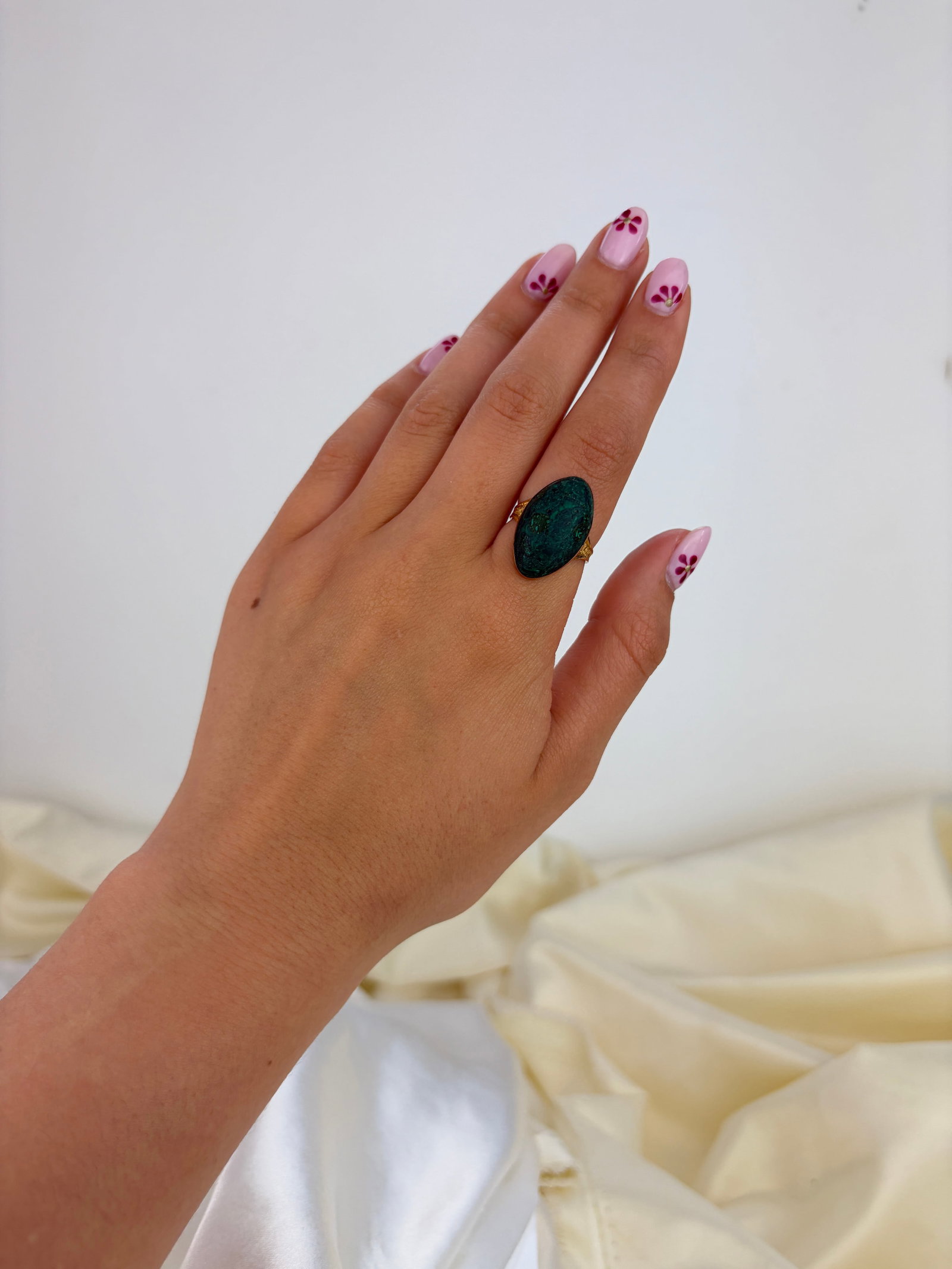 ANTIQUE GEORGIAN C.1783 GREEN STONE RING IN GOLD - 8