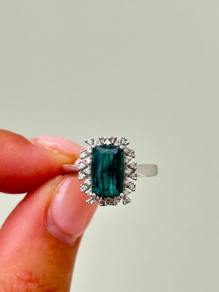 *14ct White Gold Green Tourmaline and Diamond Ring - 11