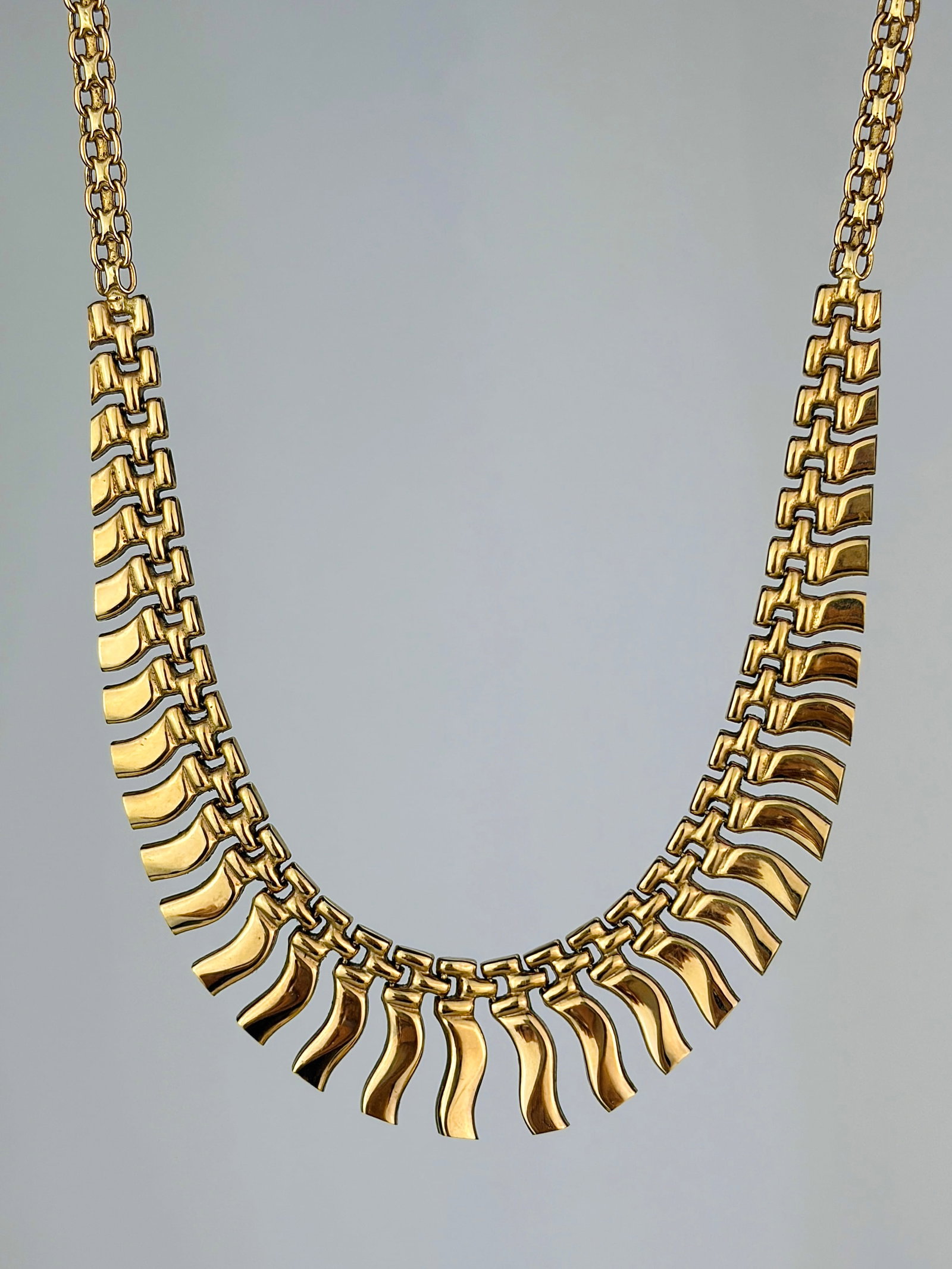 vintage 9ct gold collar necklace: vintage 9ct gold collar necklace Lovely wave style collar necklace!