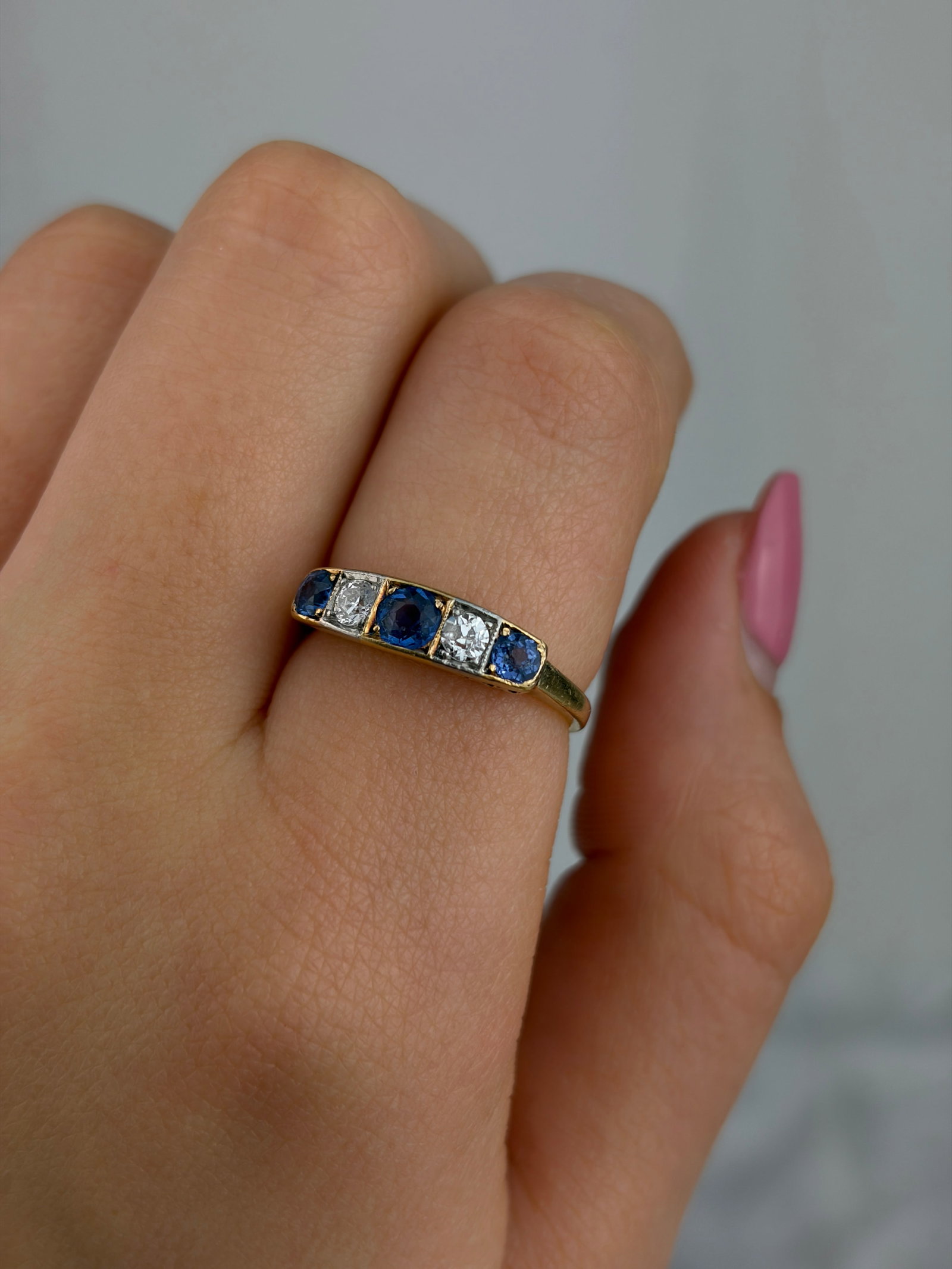 ANTIQUE ART DECO 18CT GOLD SAPPHIRE AND DIAMOND 5 STONE RING - 8