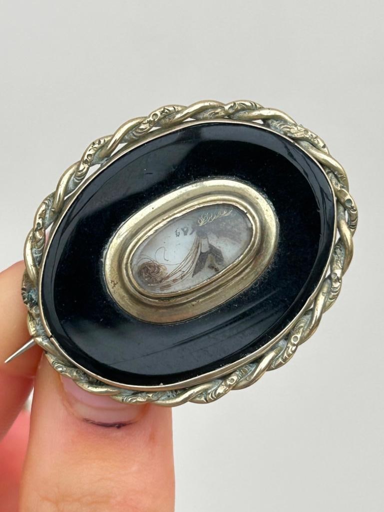 Large Yellow Metal Mourning Brooch with Locket Front: Mourning locket front brooch charming mourning brooch measurements length 43mm width 36mm weight 11.9g condition: see photos office use: /