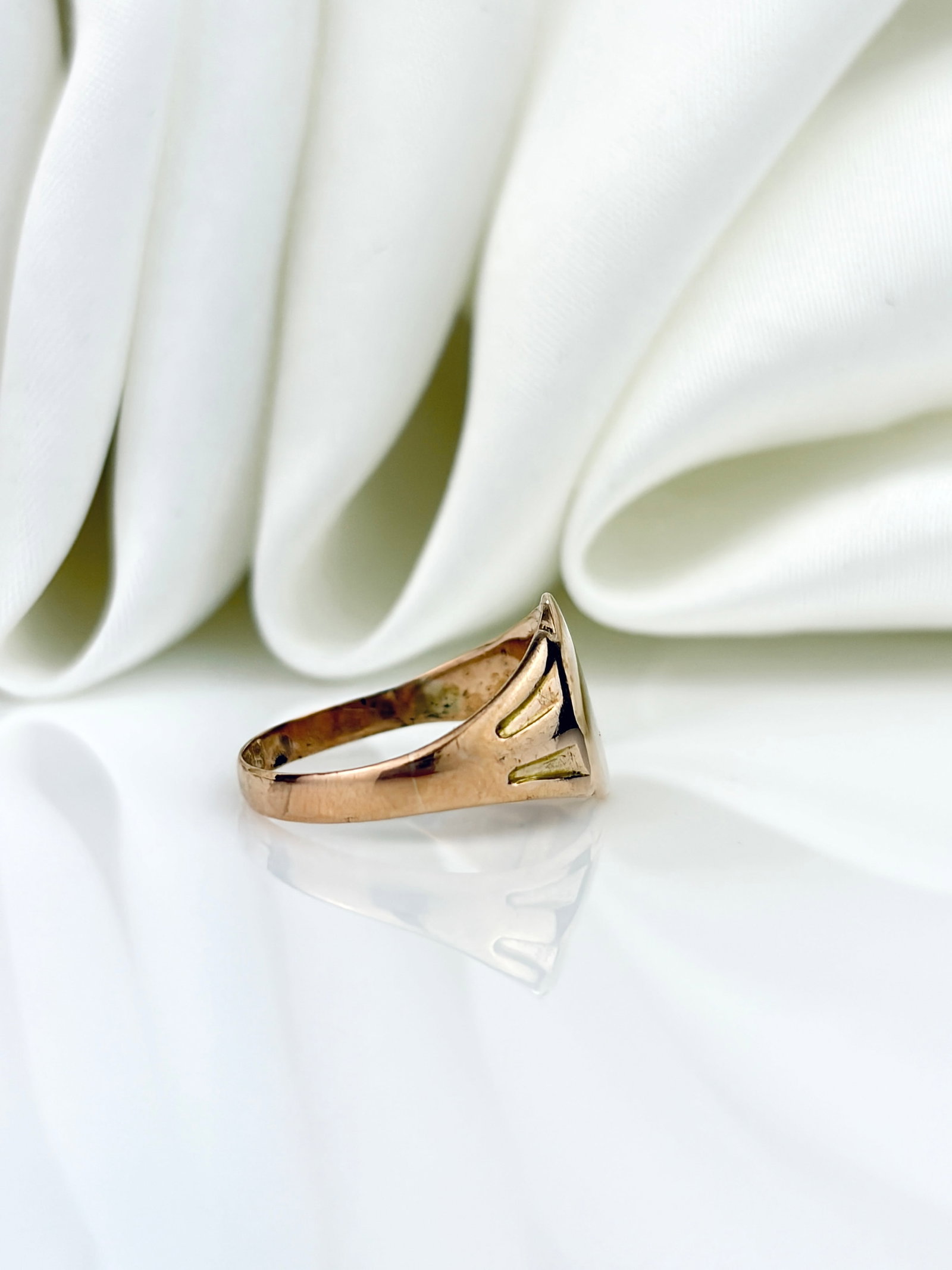 ANTIQUE 9CT YELLOW GOLD SIGNET RING - 2