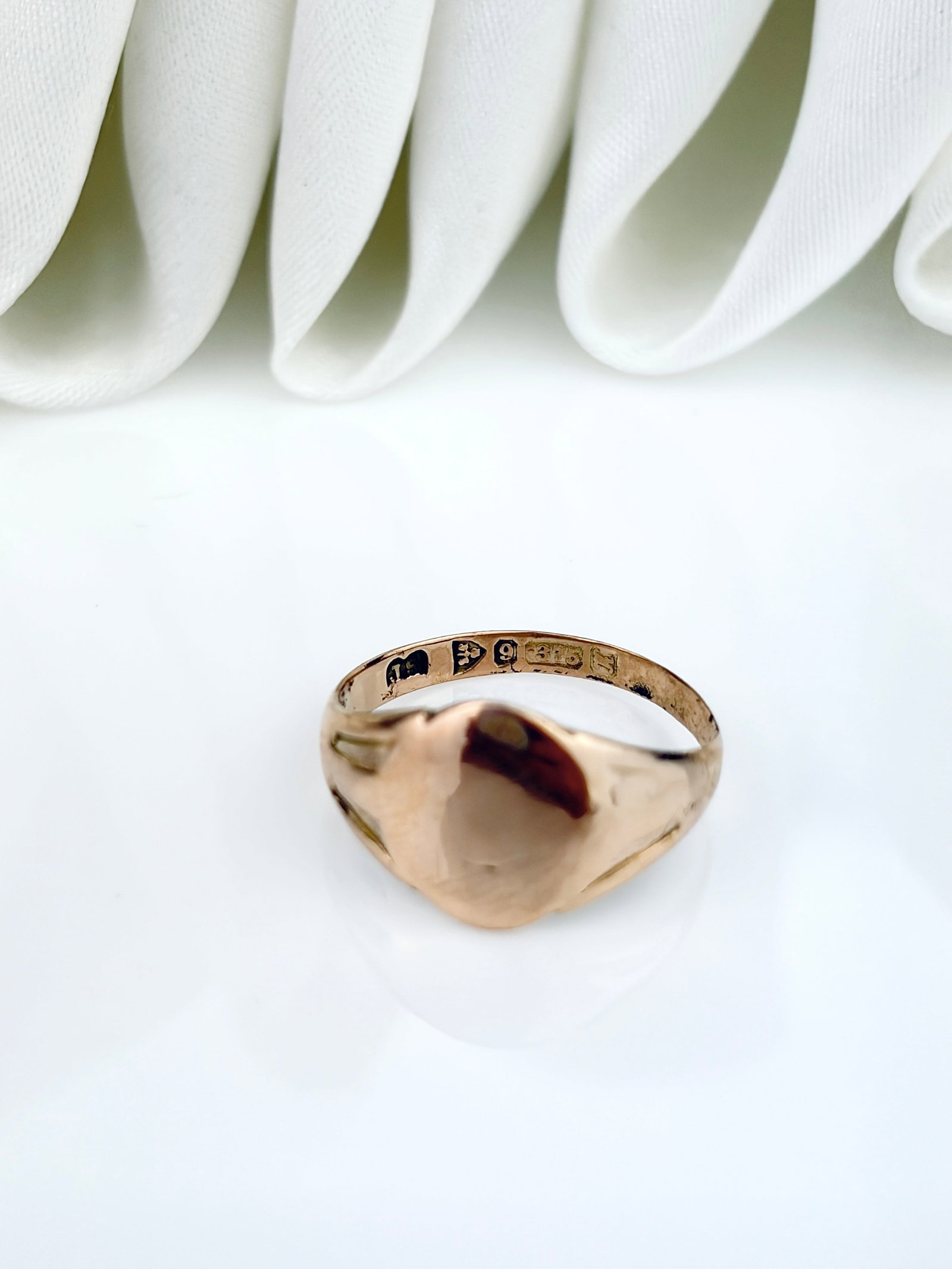 ANTIQUE 9CT YELLOW GOLD SIGNET RING - 4