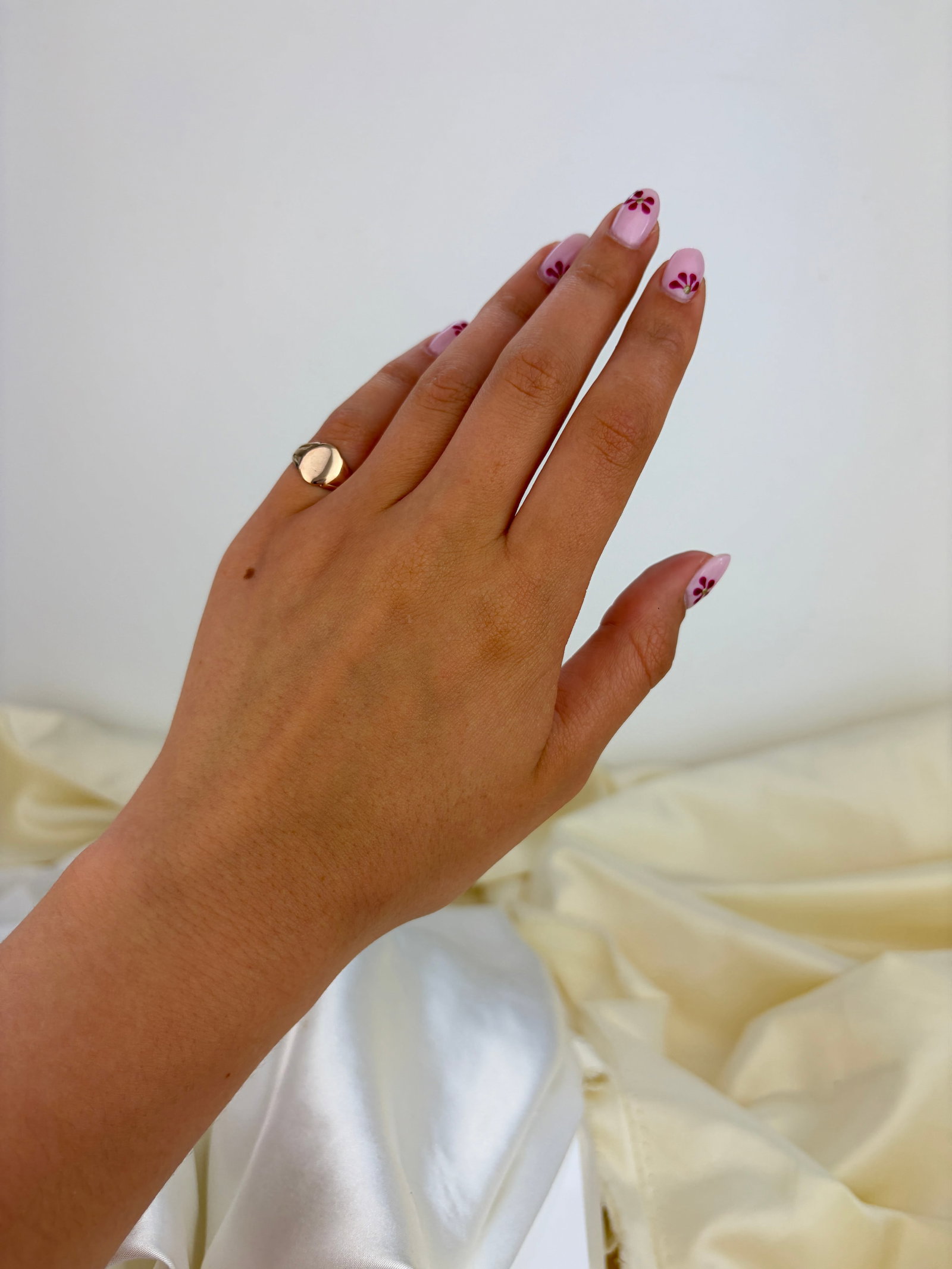 ANTIQUE 9CT YELLOW GOLD SIGNET RING - 7