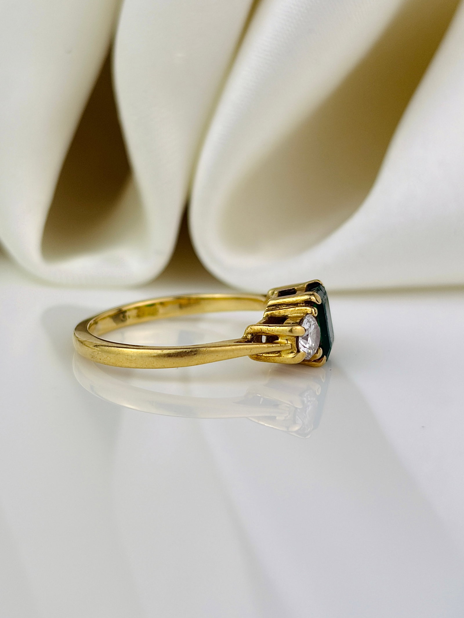 sweet 18ct yellow gold emerald and diamond 3 stone ring - 2