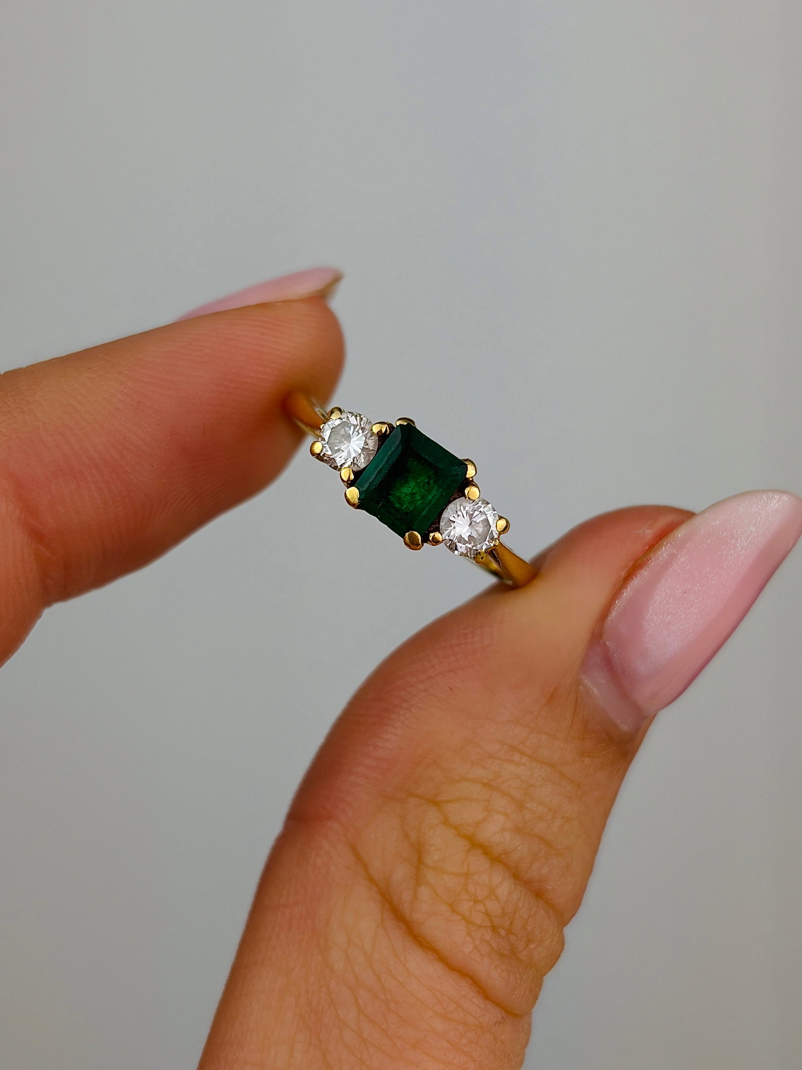 sweet 18ct yellow gold emerald and diamond 3 stone ring - 5