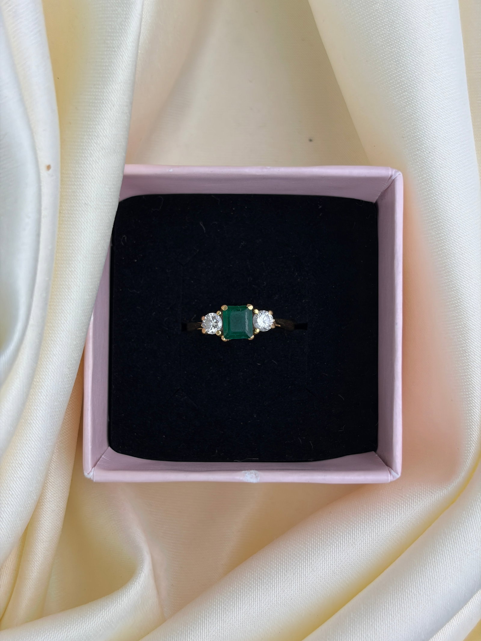 sweet 18ct yellow gold emerald and diamond 3 stone ring - 7