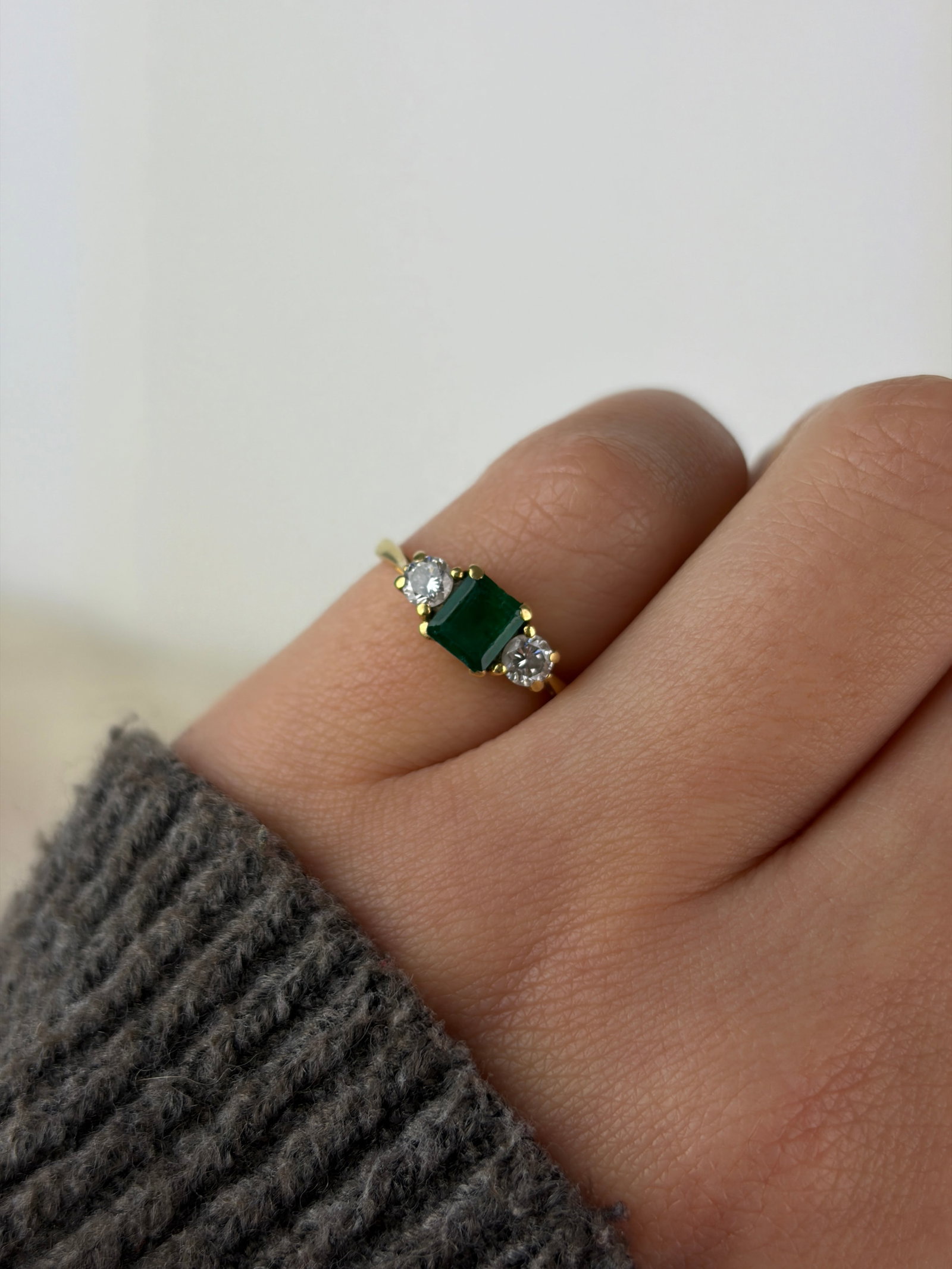 sweet 18ct yellow gold emerald and diamond 3 stone ring - 9