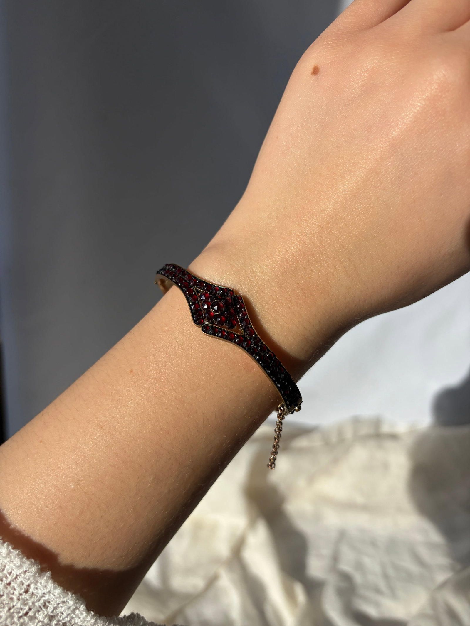 ANTIQUE VICTORIAN BOHEMIAN GARNET BANGLE BRACELET - 6