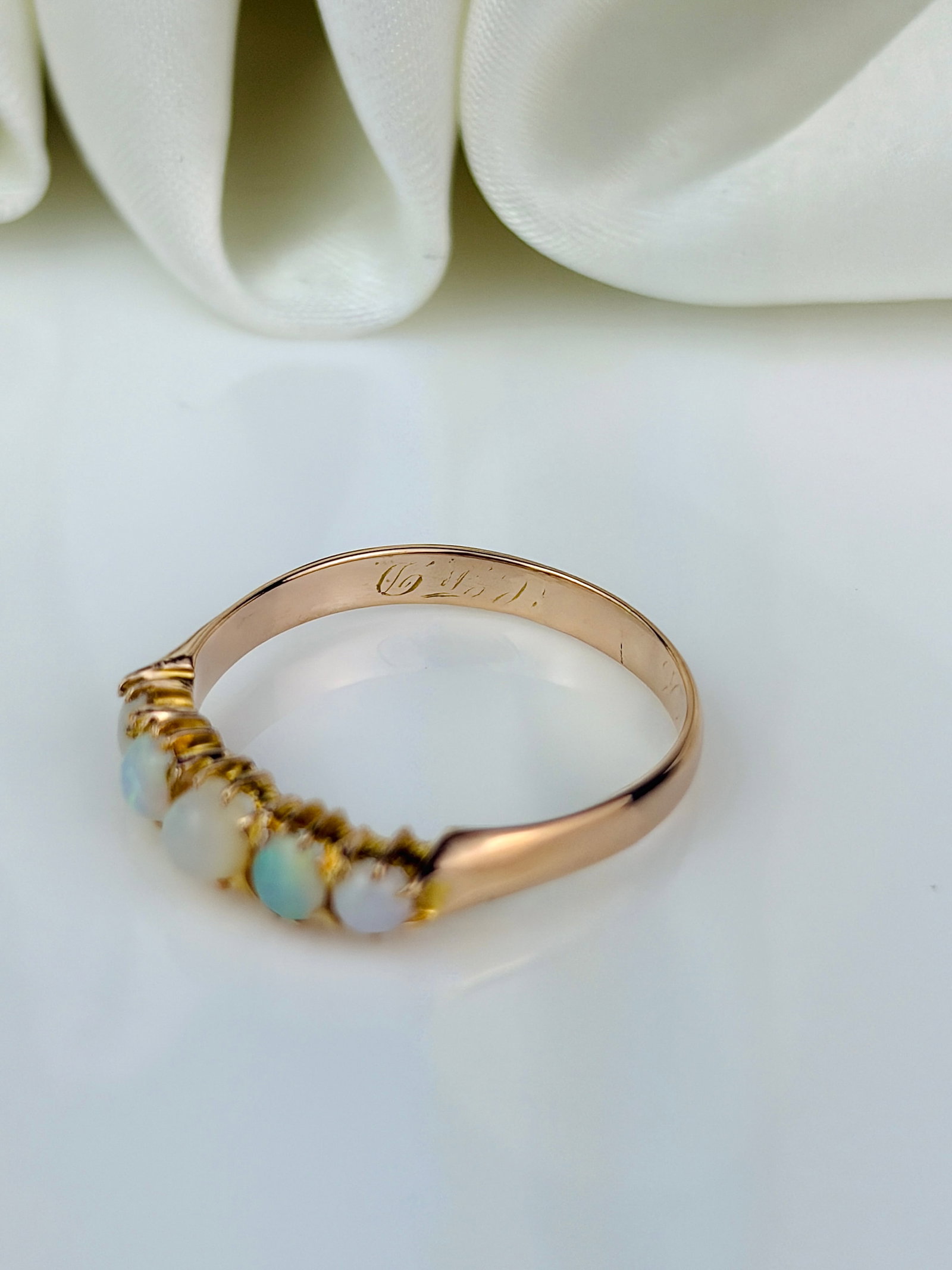 vintage 9ct yellow gold opal 5 stone ring - 4