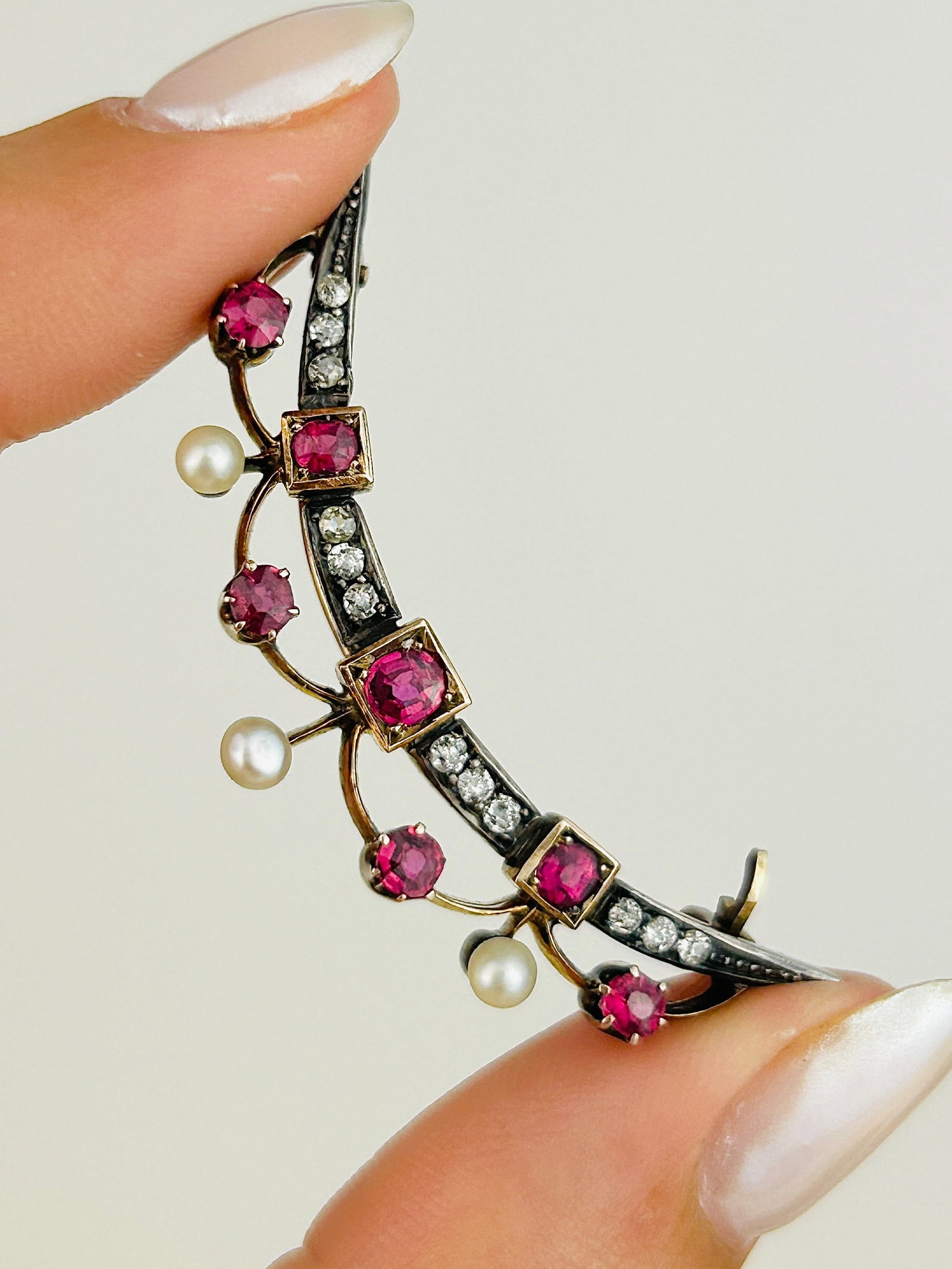 Antique Boxed Silver and Gold Ruby, Diamond and Pearl Lavalier Brooch: Antique Boxed Silver and Gold Ruby, Diamond and Pearl Lavalier Brooch Weight: 4.84g Size: 45x11x4mm Materials: Gold and Silver Hallmarks: None present Condition: The overall condition is very